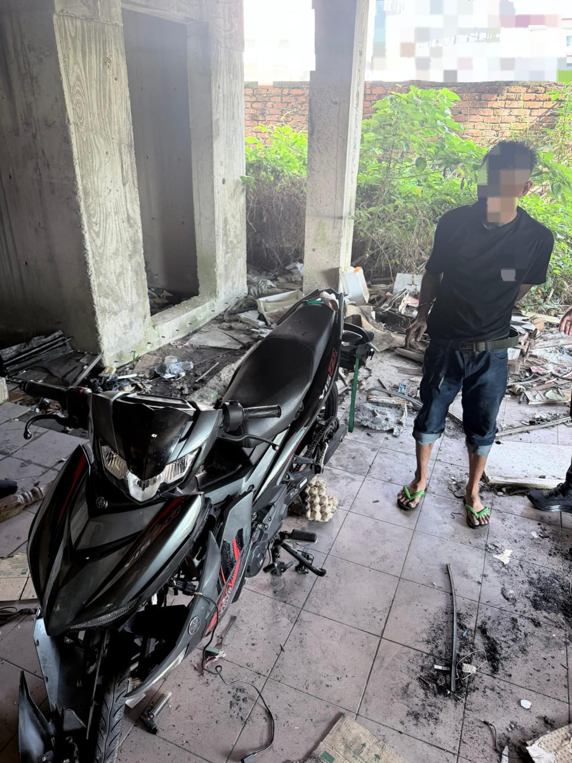 美里警方成功侦破一宗摩托车失窃案，并逮捕一名本地男子，起回失窃摩托车。
