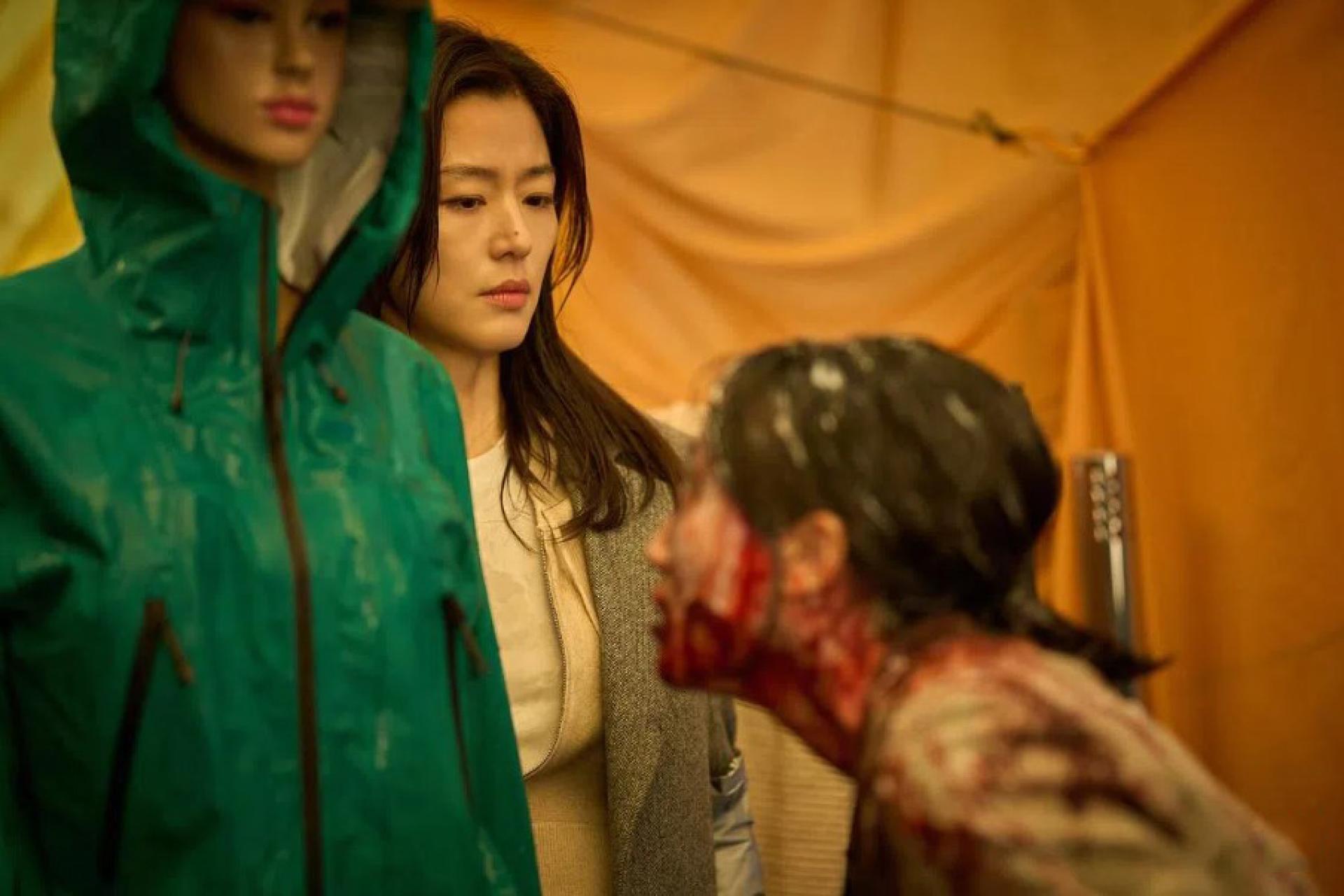 韩国电影《尸杀禁区》是韩国女神全智贤相隔11年重返大银幕之作。