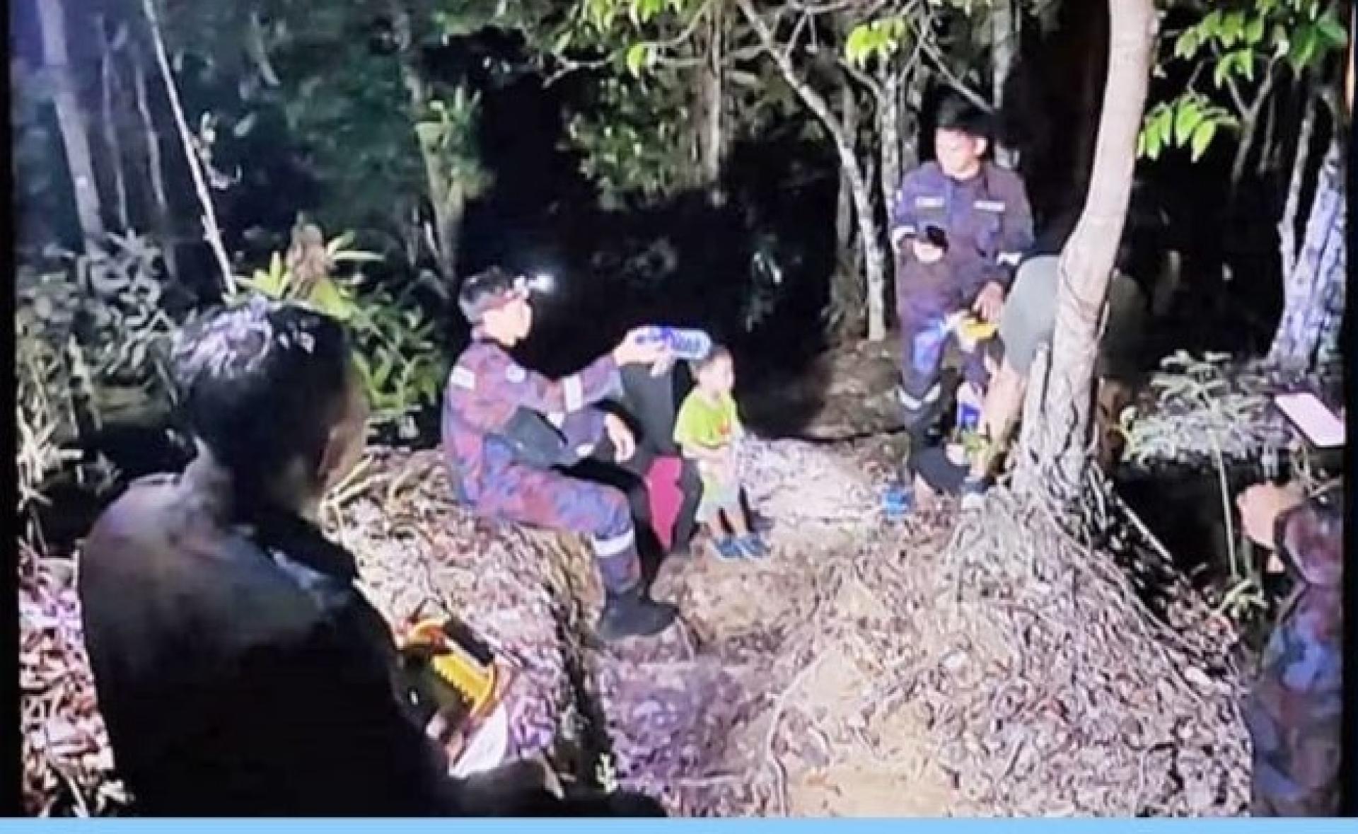 消防员寻获四名徒步者