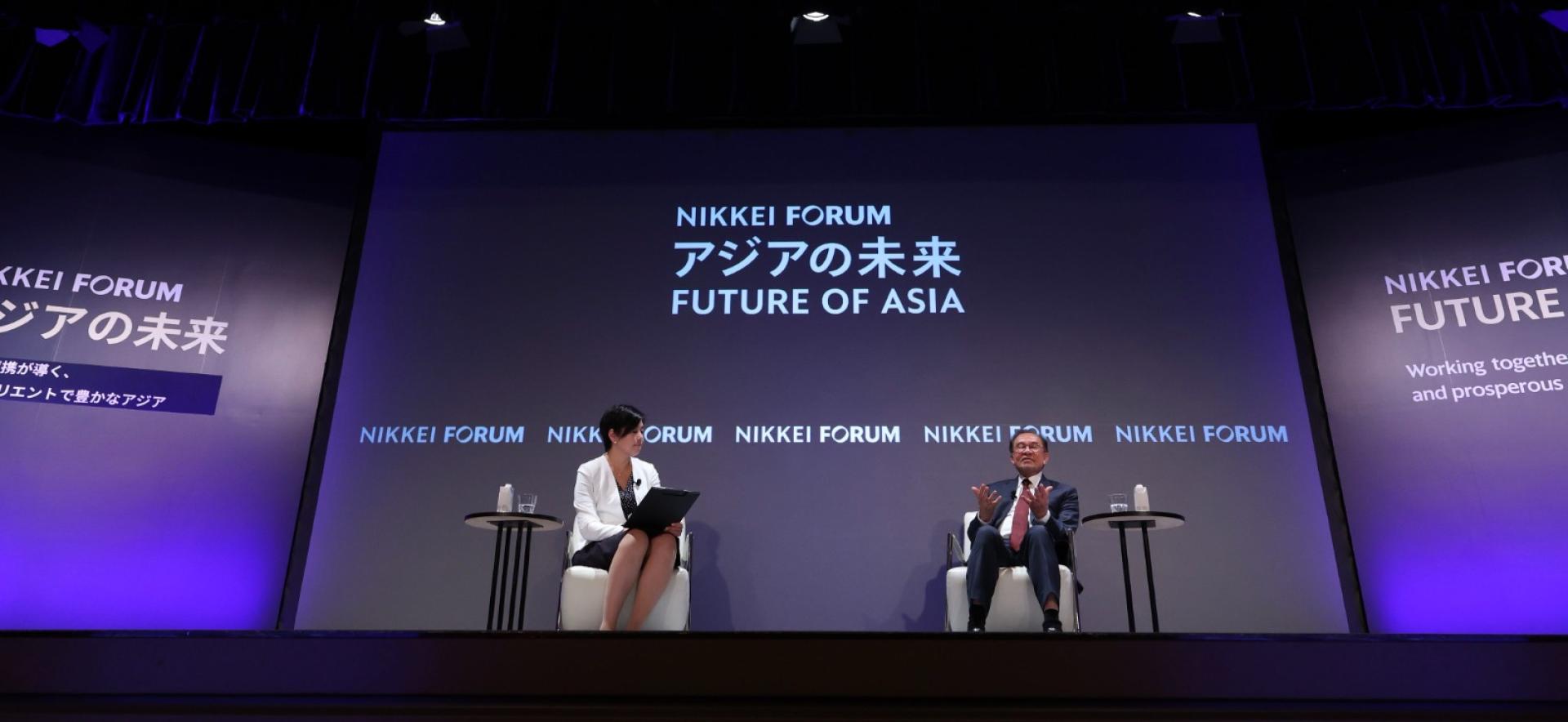 安华在问答环节发表谈话。