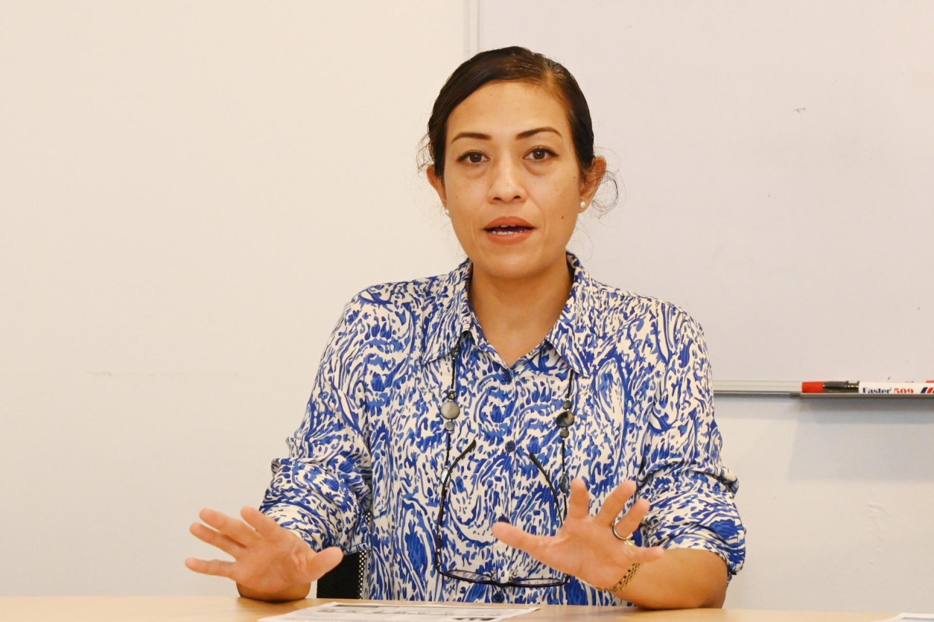 瑟丽娜表示，马来西亚并非建立在彼此排斥的基础上，而是在不同政党、不同族群及不同州属之间学会合作，共同为人民服务的基础上发展至今。