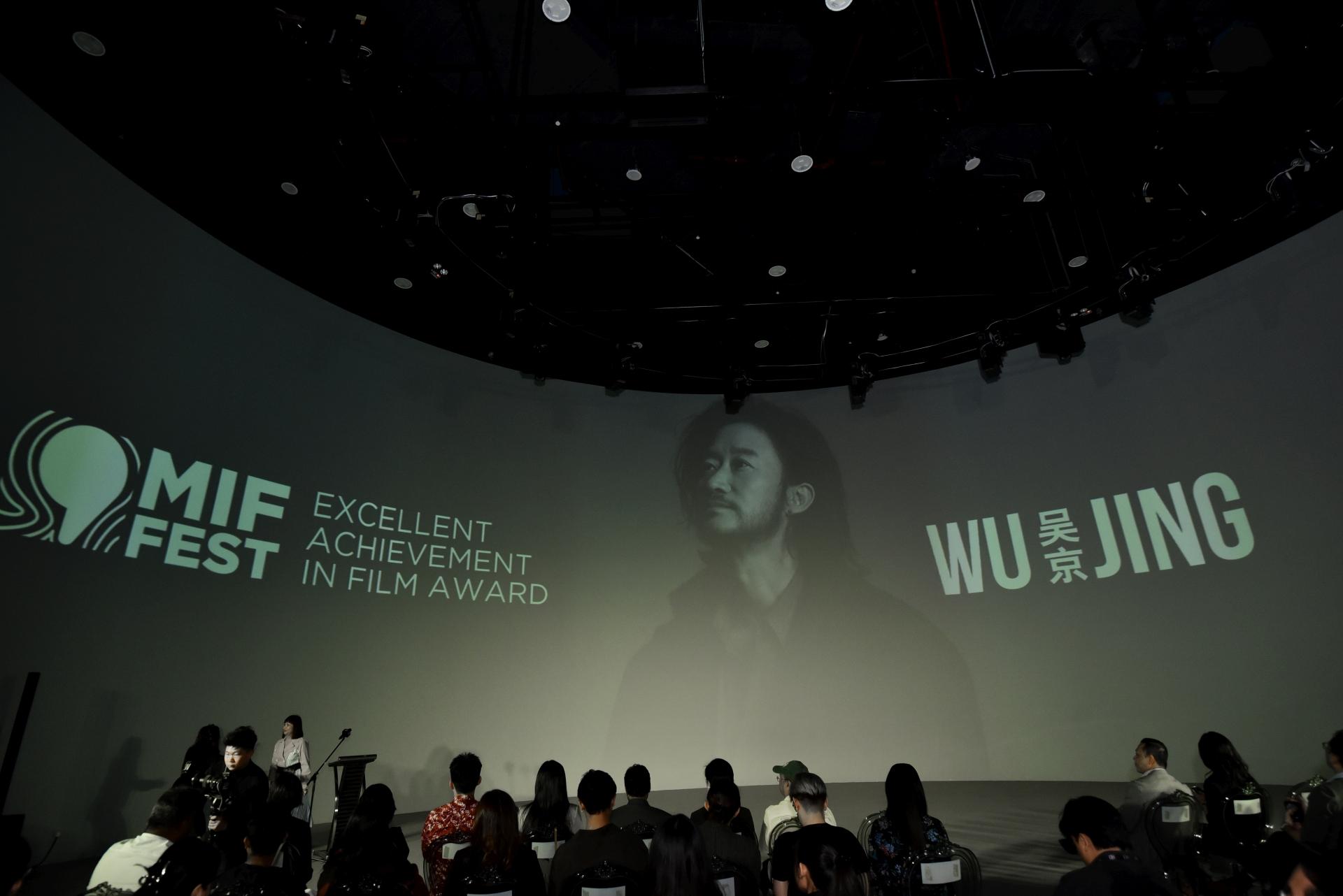 中国著名演员兼导演吴京将获颁卓越电影成就奖，肯定其多年来推动华语动作电影发展的贡献。