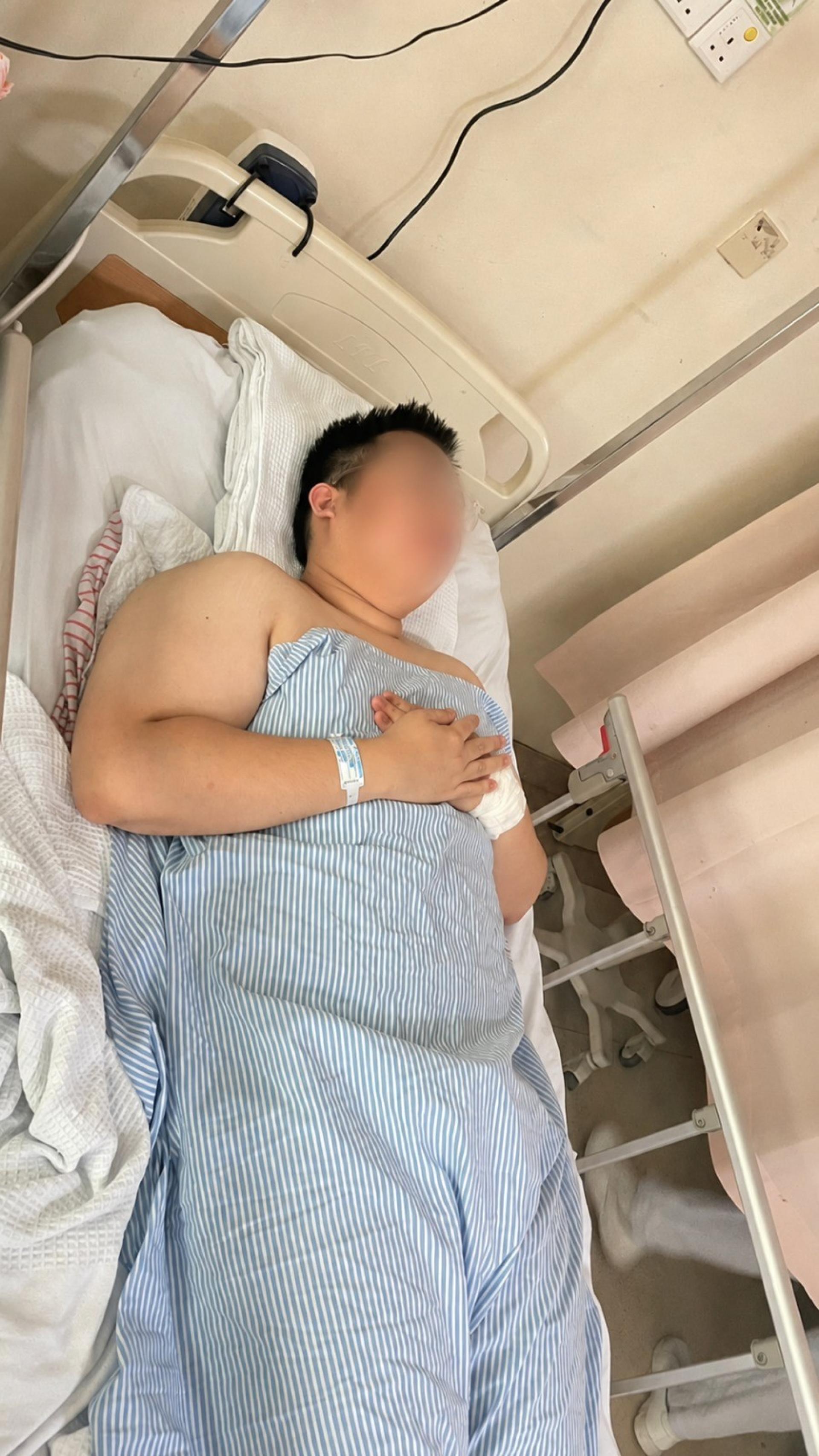 在家中摔倒受伤的沙巴青年，成为6月1日生效的非职场意外投保计划的首批受益者之一。