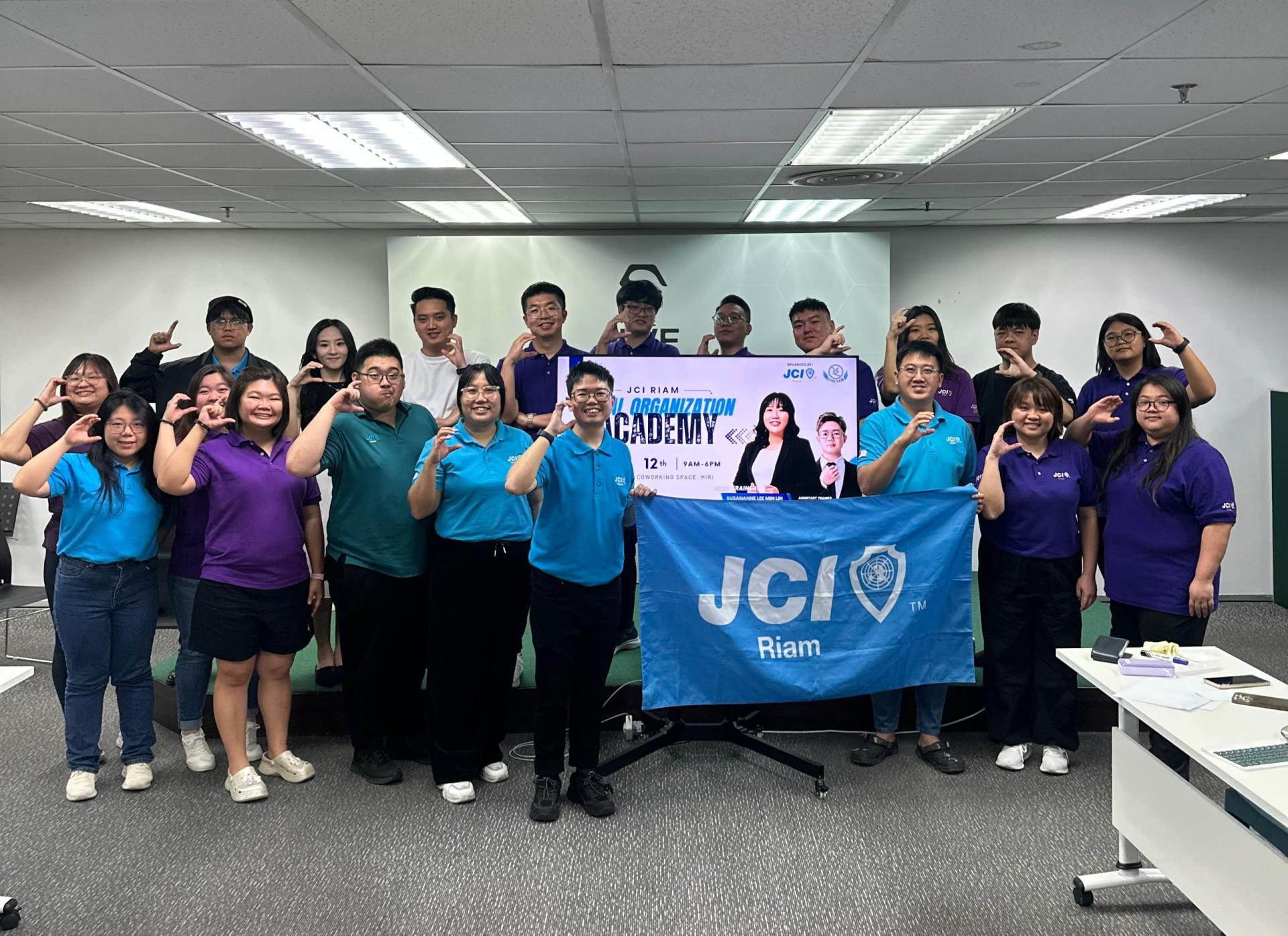 美里廉律国际青年商会成功举办全天国际青年商会组织培训会，吸引众多会员参与，取得了圆满  成功。