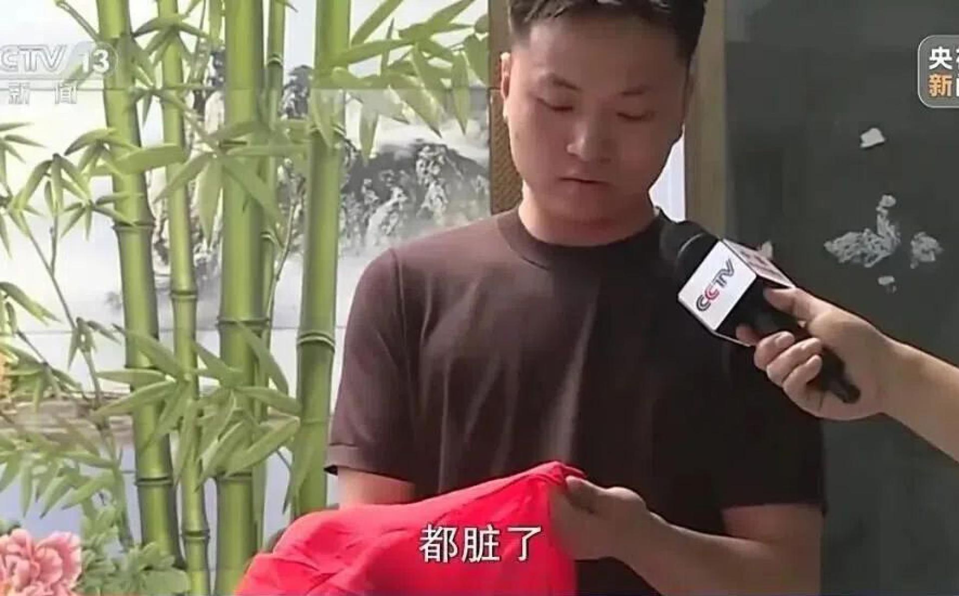 中国6月1日儿童节过后，全国最大演出服基地山东曹县现退货潮。王姓商家在央视新闻上周六播出的报道中指出，退货包裹已堆至小腿高度，部分衣物被染黑或出现破洞。