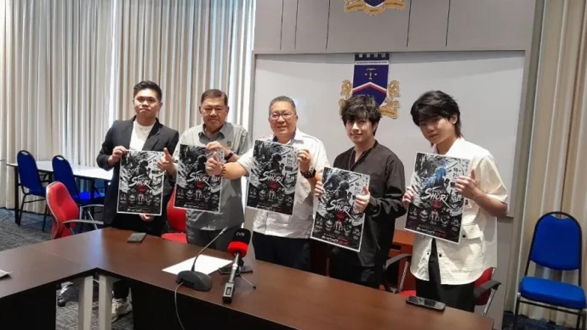 活动主办方与黄鸿圣（中）及再迪（左2）于2026年6月15日在南市总部合影。