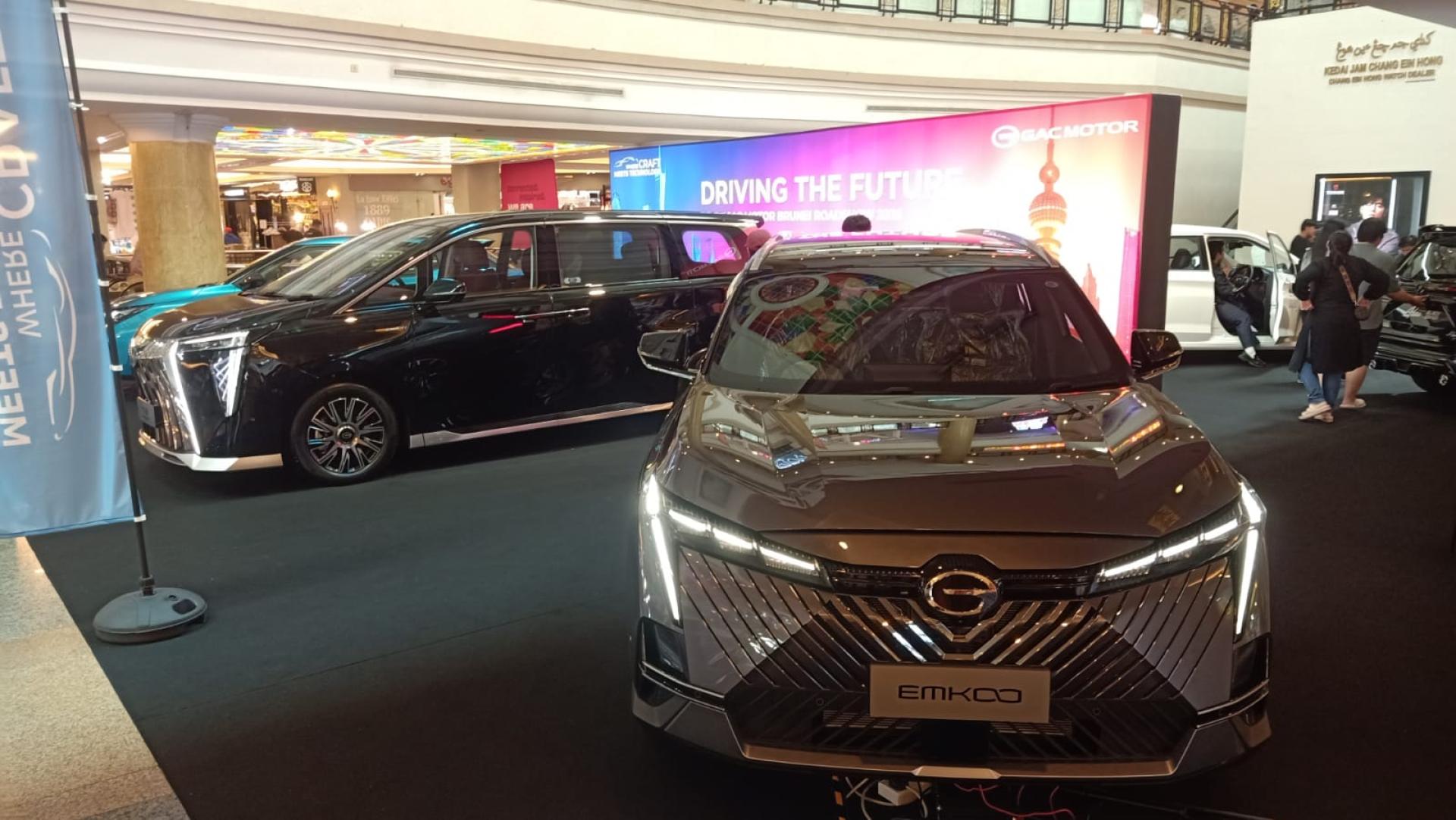 会场展示GAC车型轿车