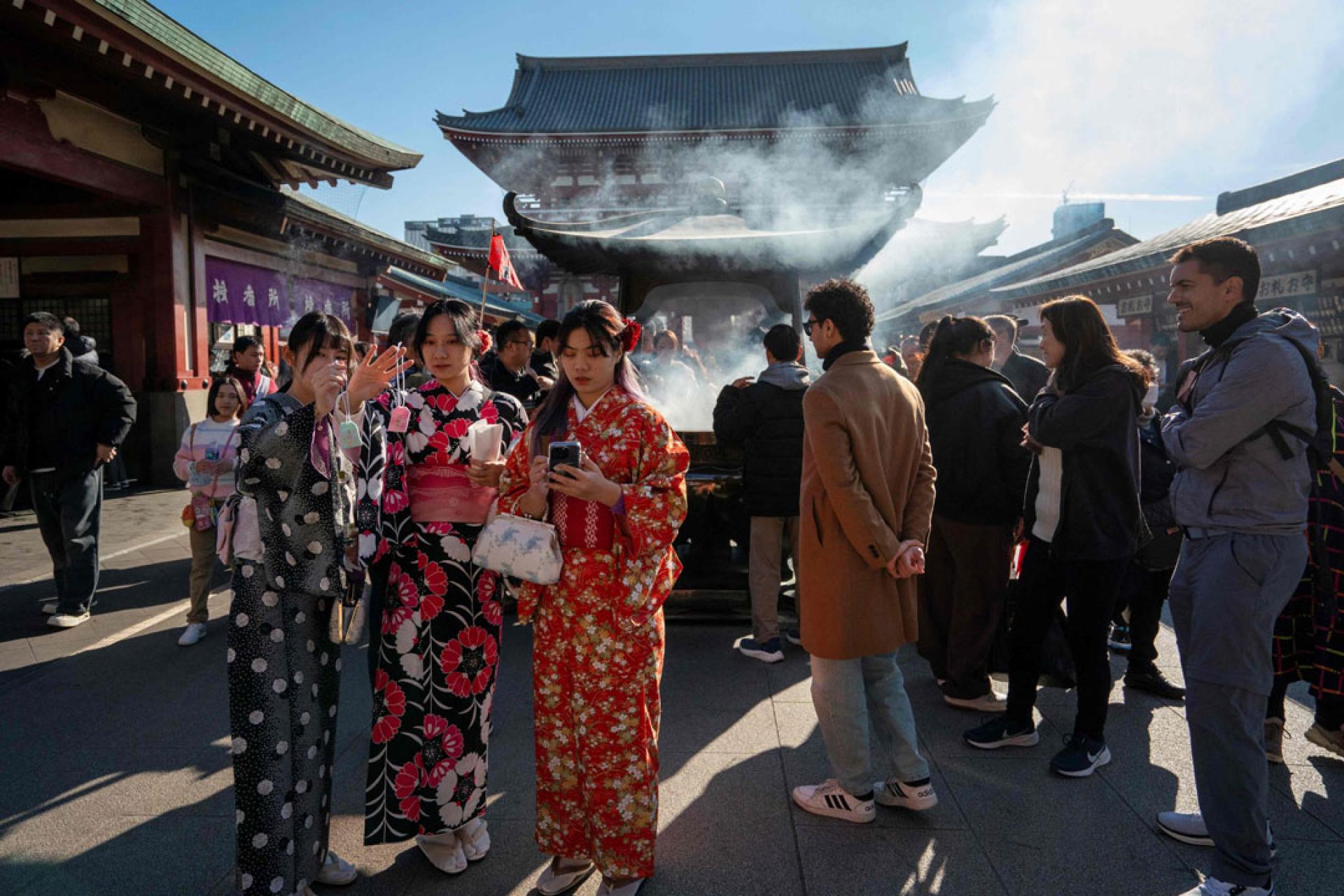 2025年访日外国游客达4270万人次，较2024年增加15.8%。