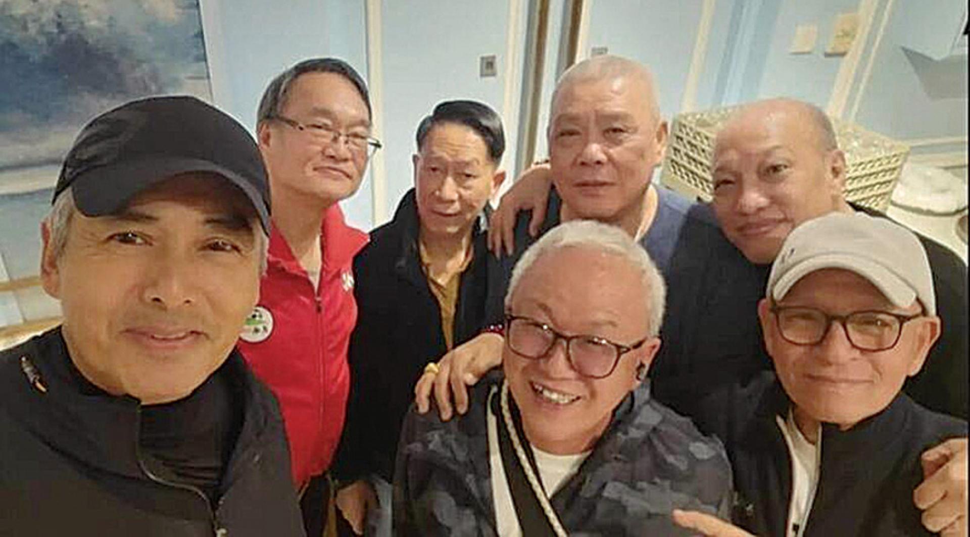 周润发（左）常会邀约TVB退休幕后员工聚餐。