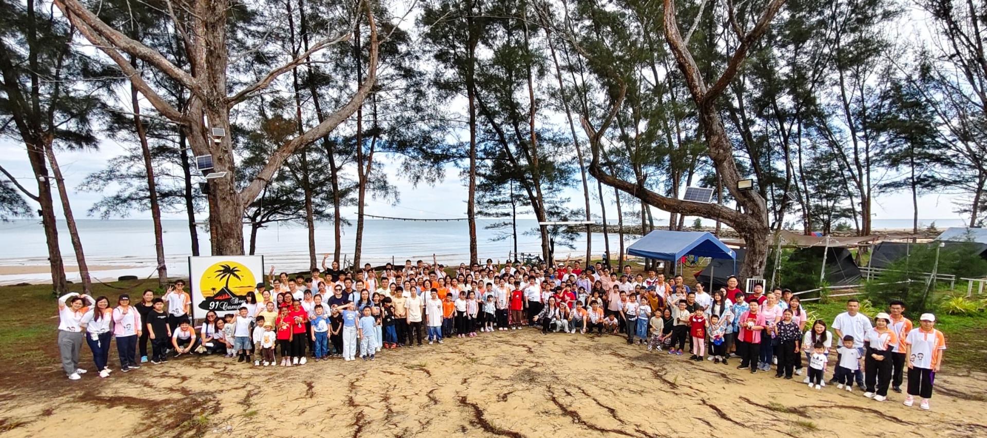 美里佛教居士林周日儿童班于6月21日在91 Beach Campsite举办双亲节庆祝活动，吸引约200位小朋友、家长及义工参与。