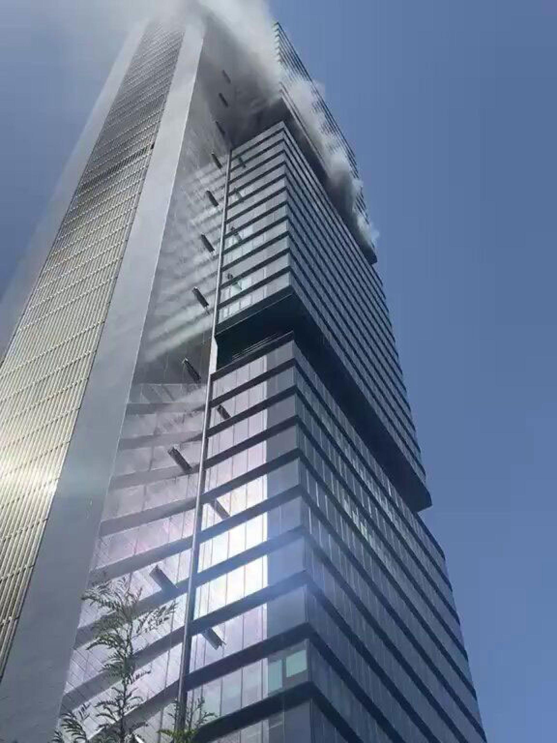 莫埃维大厦发生火灾。
