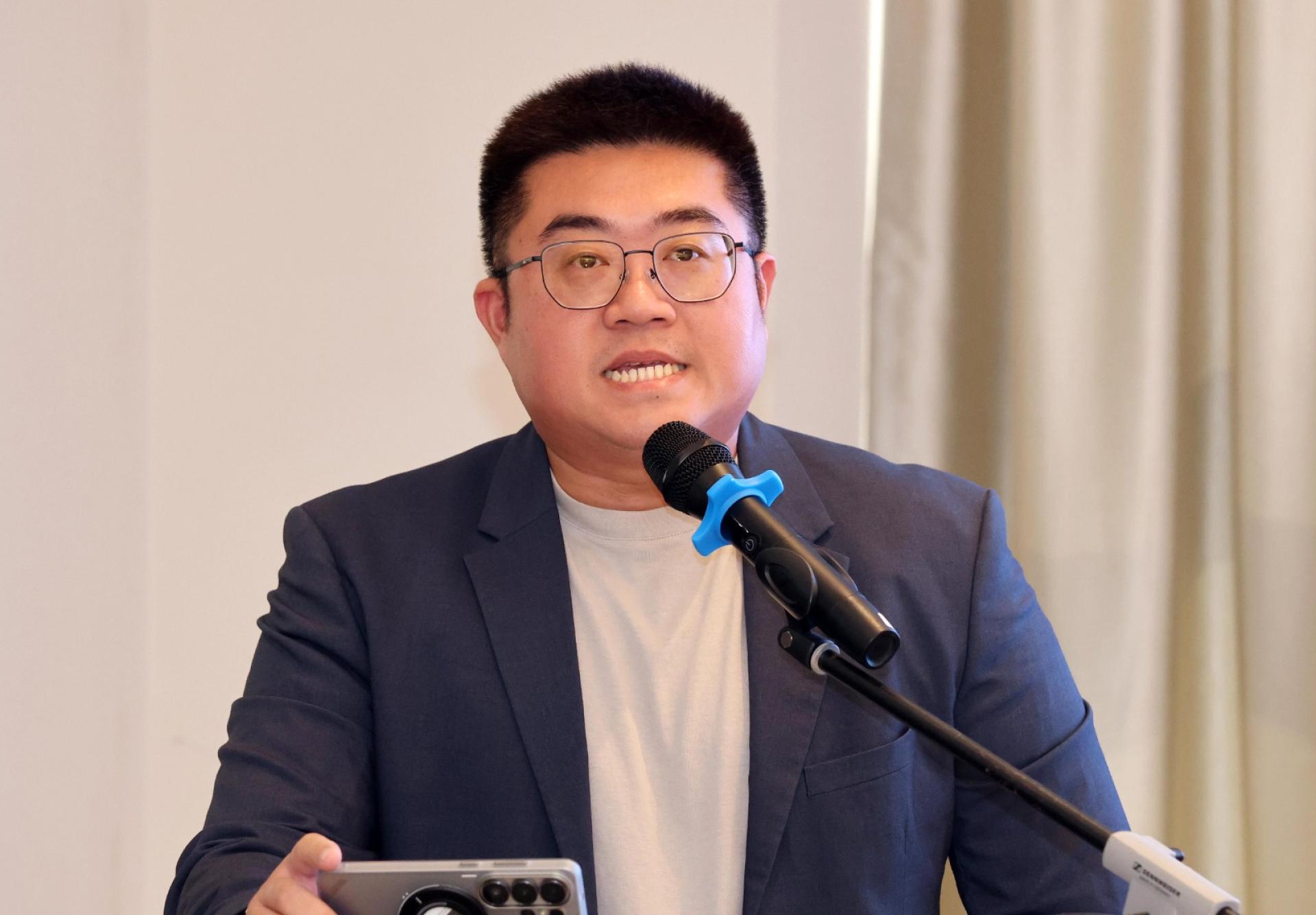 黄俊翔：教育不仅能够改变一个人的命运，更能够为家庭带来希望，为社会注入持续发展的动力。