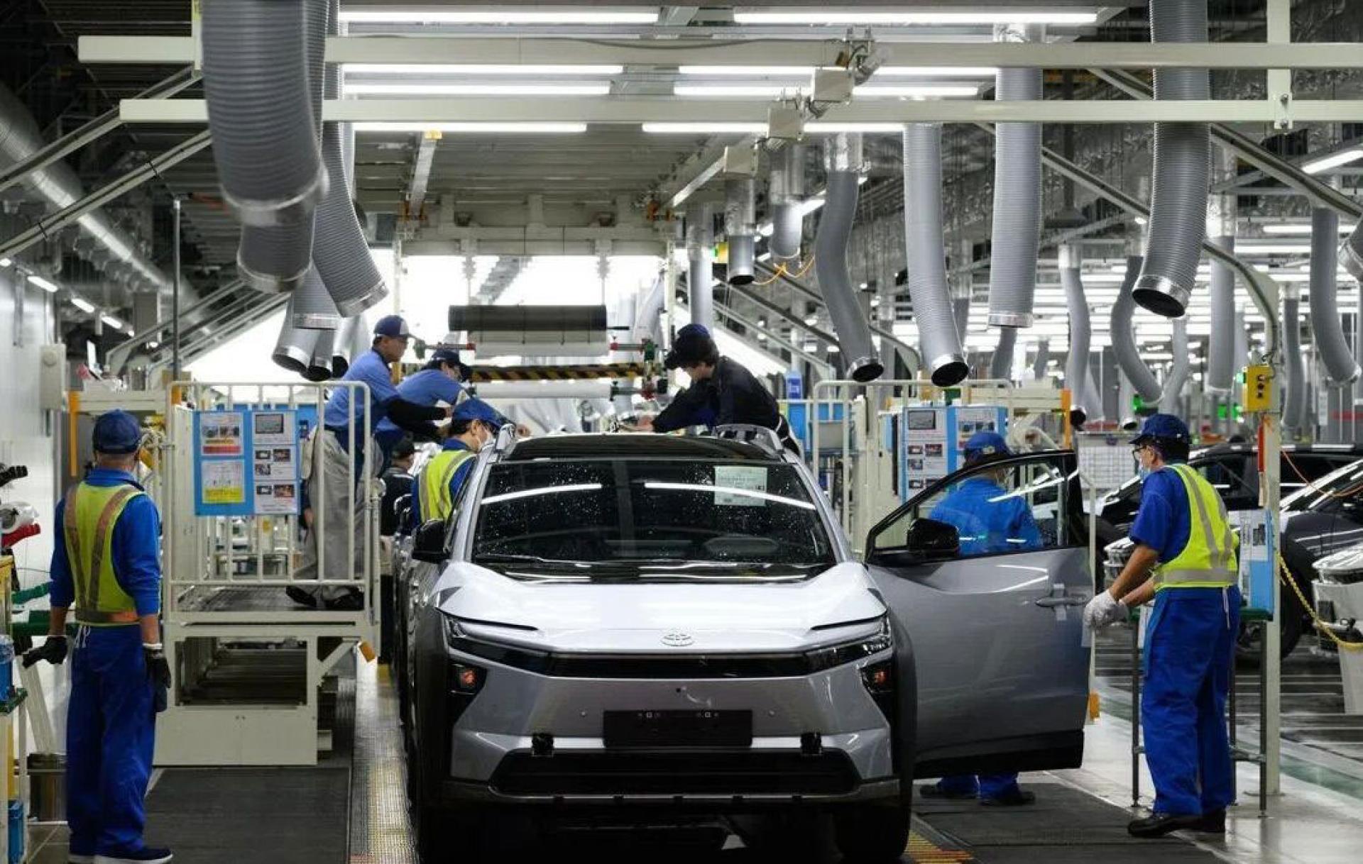 日本群马县太田市斯巴鲁公司矢岛工厂的一辆丰田电动SUV。