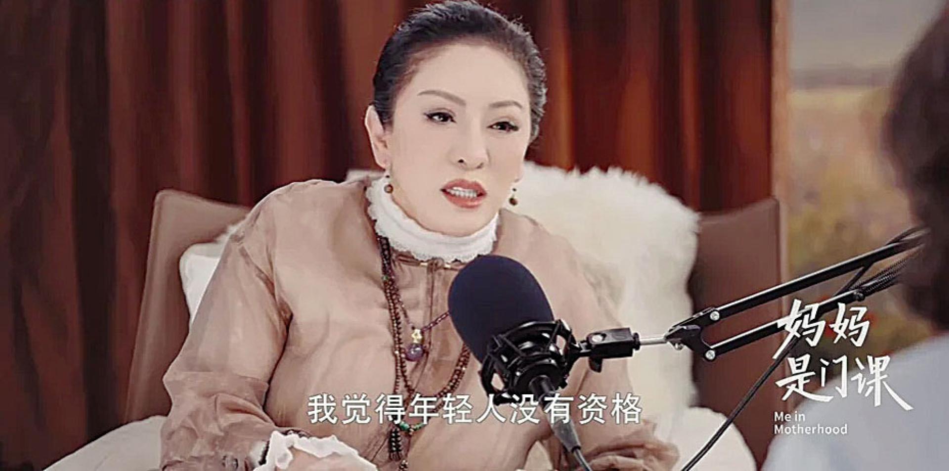 向太直言“年轻人没资格社恐”。