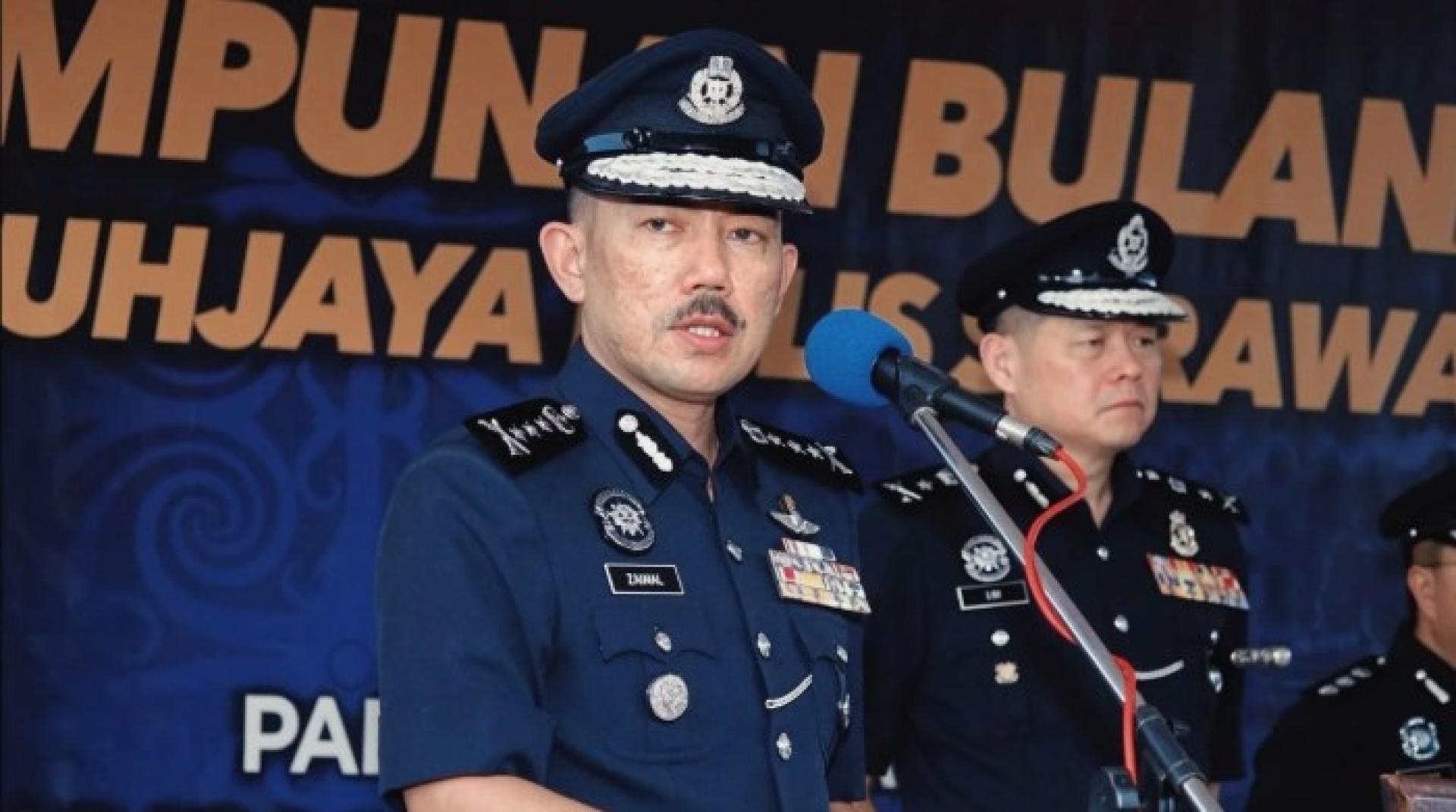 莫哈末再纳今日上午在砂拉越警察总部举行的每月警察总监集会上发表训词。