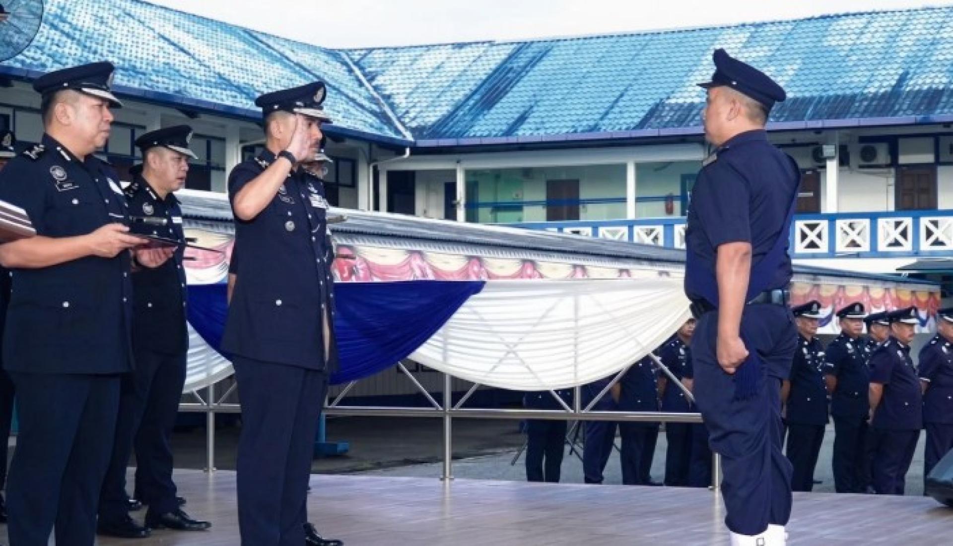 砂警察总监今日在砂拉越警察总部举行每月集会的情况。