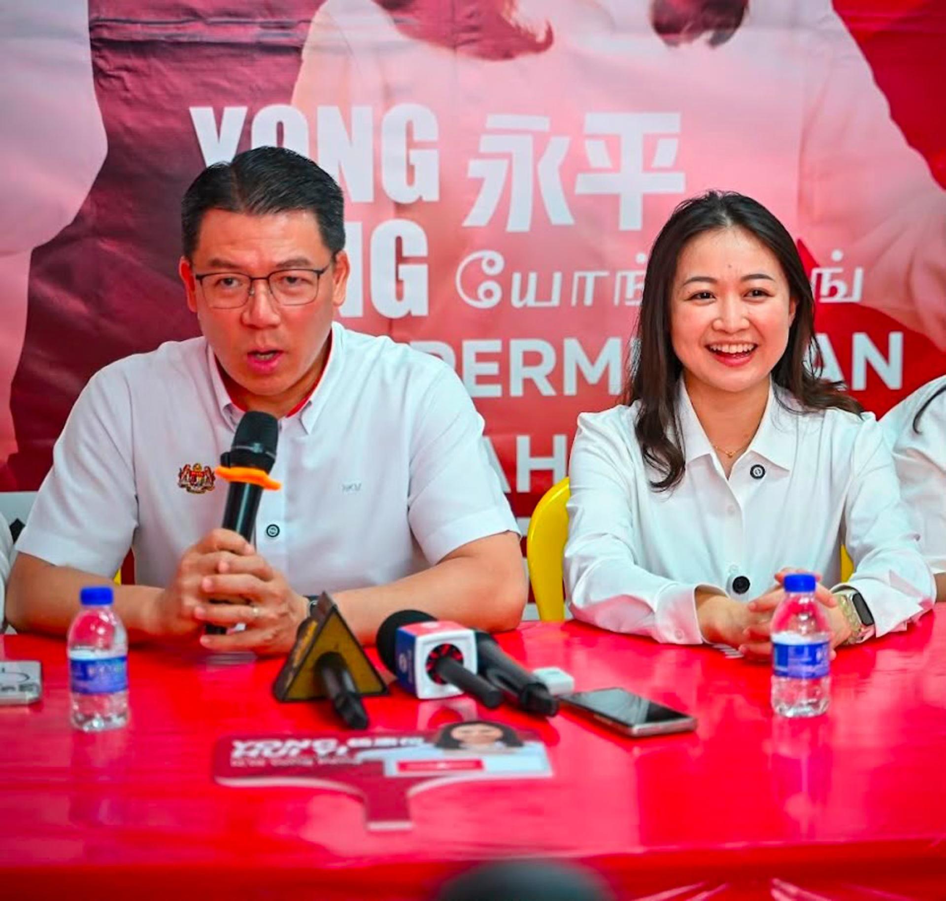 行动党全国署理主席倪可敏呼吁柔佛华社团结一致，全力支持希盟，拒绝国阵与伊党把大马推向政教合一的极端模式。