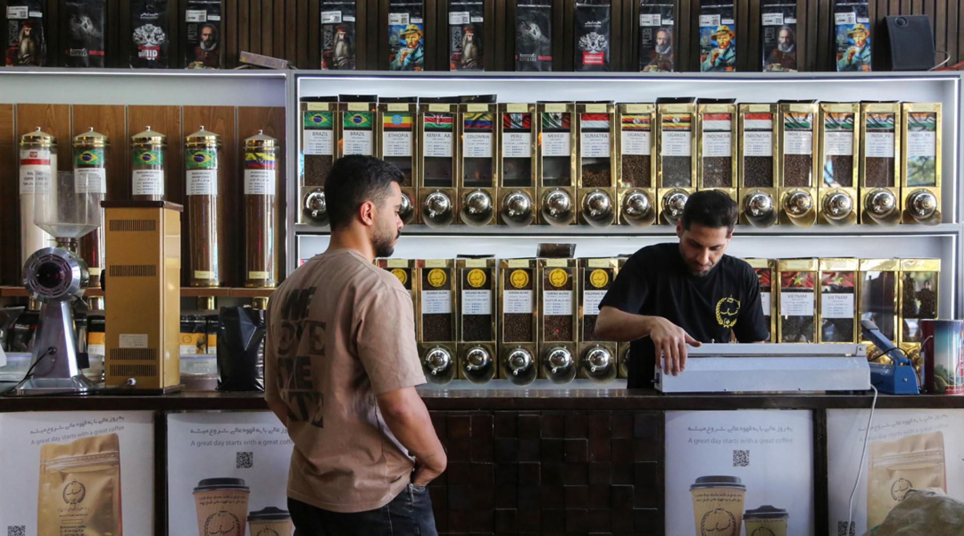 伊朗今年6月的通膨率已飙升至88.6%。图为德黑兰咖啡店。