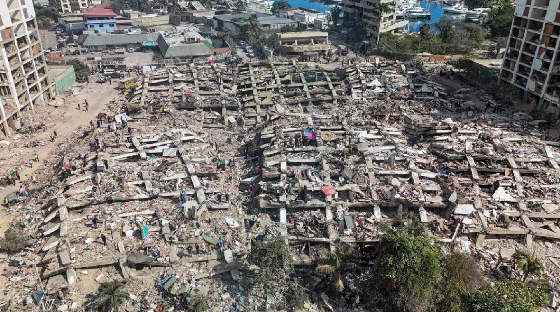 6月28日，委内瑞拉拉瓜伊拉州卡拉瓦列达市发生地震后，建筑物损毁严重。