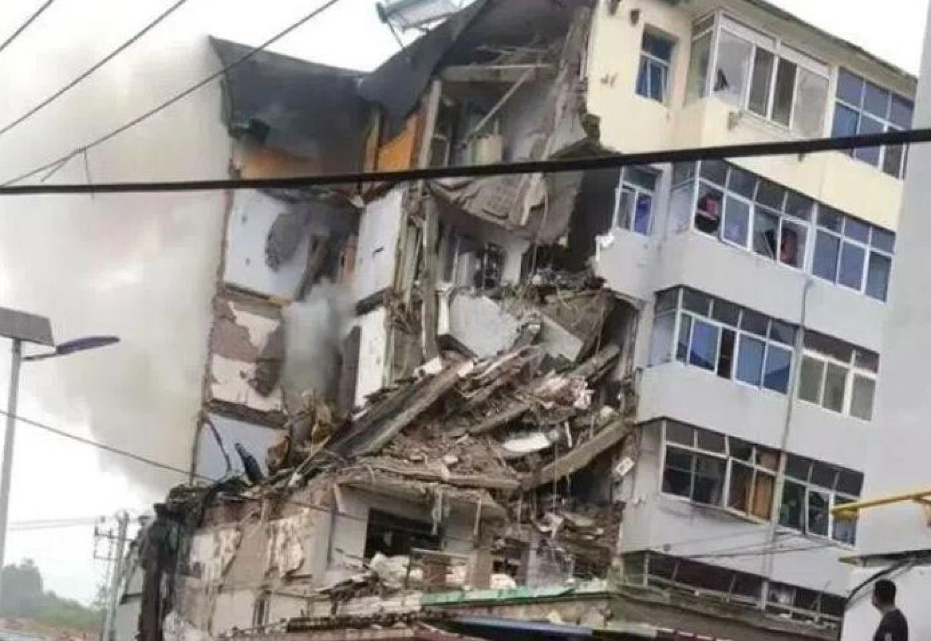 辽宁葫芦岛市南票区一居民楼突发爆炸，楼体受损严重。