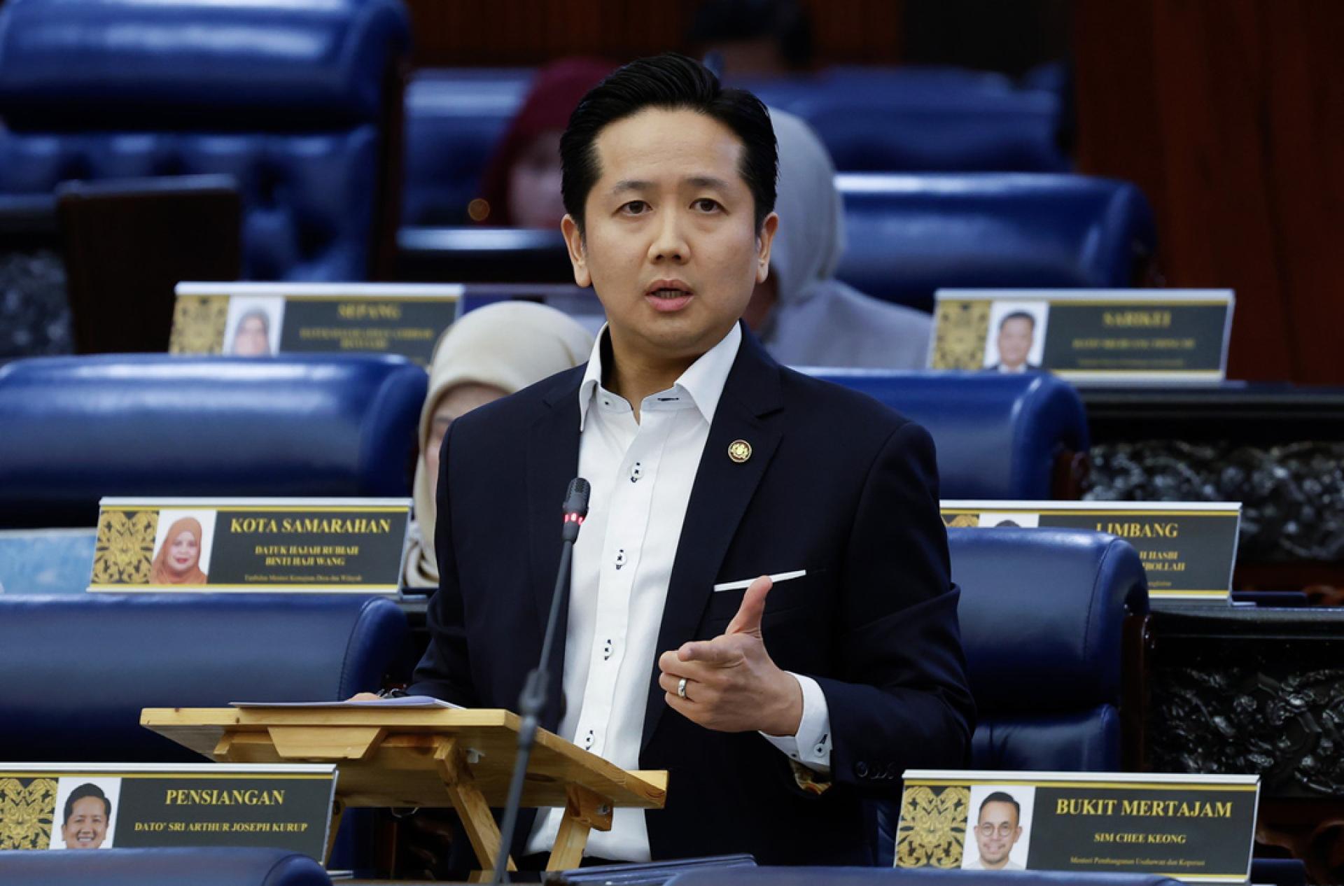 亚瑟古律说，柔佛人象冲突投诉总数从2024年约900宗降至去年的约600宗。