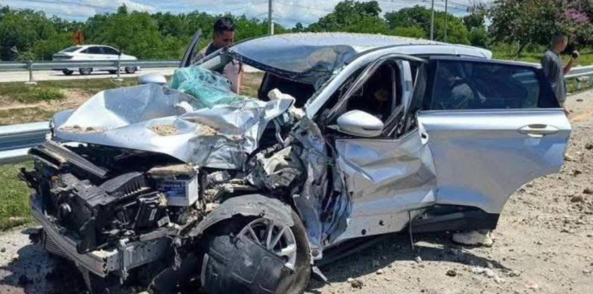 初步调查显示，爆炸装置被安置在道路下方涵洞内，当一辆大马注册轿车驶经现场时突然发生爆炸。