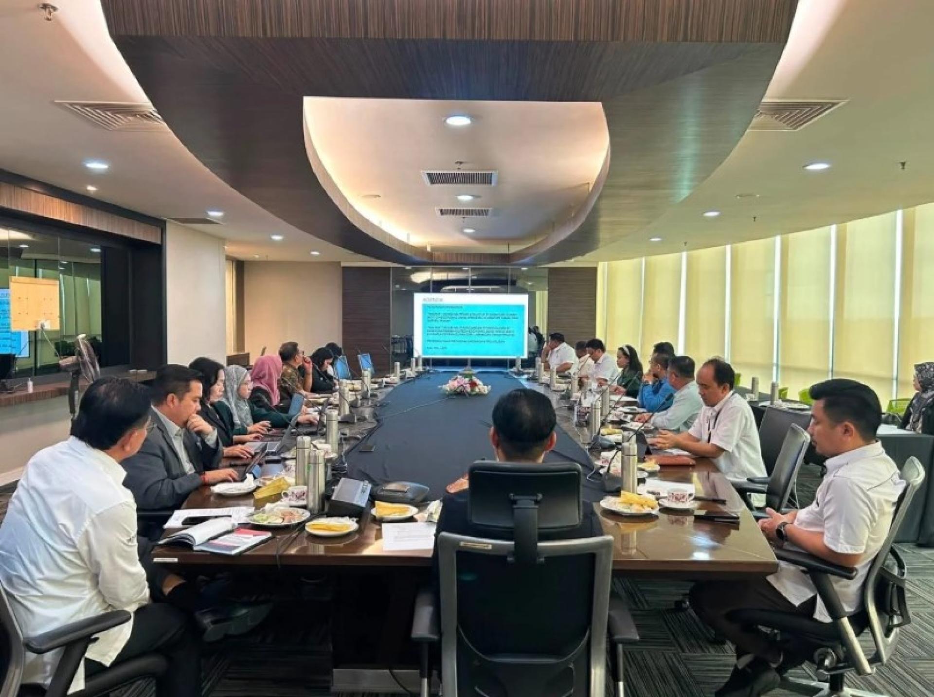 罗伊斯顿出席MBEZ区域发展规划会议。