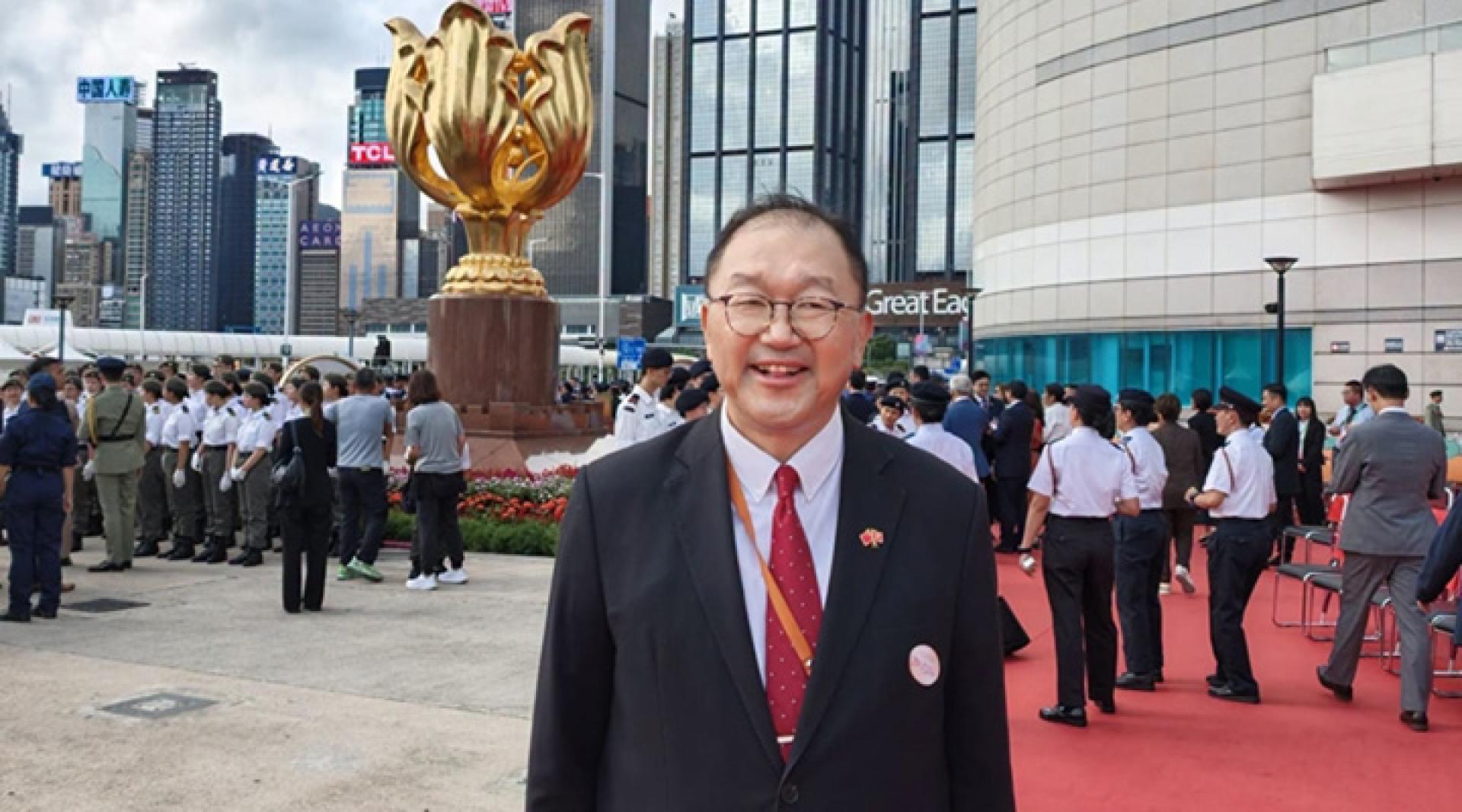 黄锦辉七一仍如常出席升旗礼。（图：脸书）