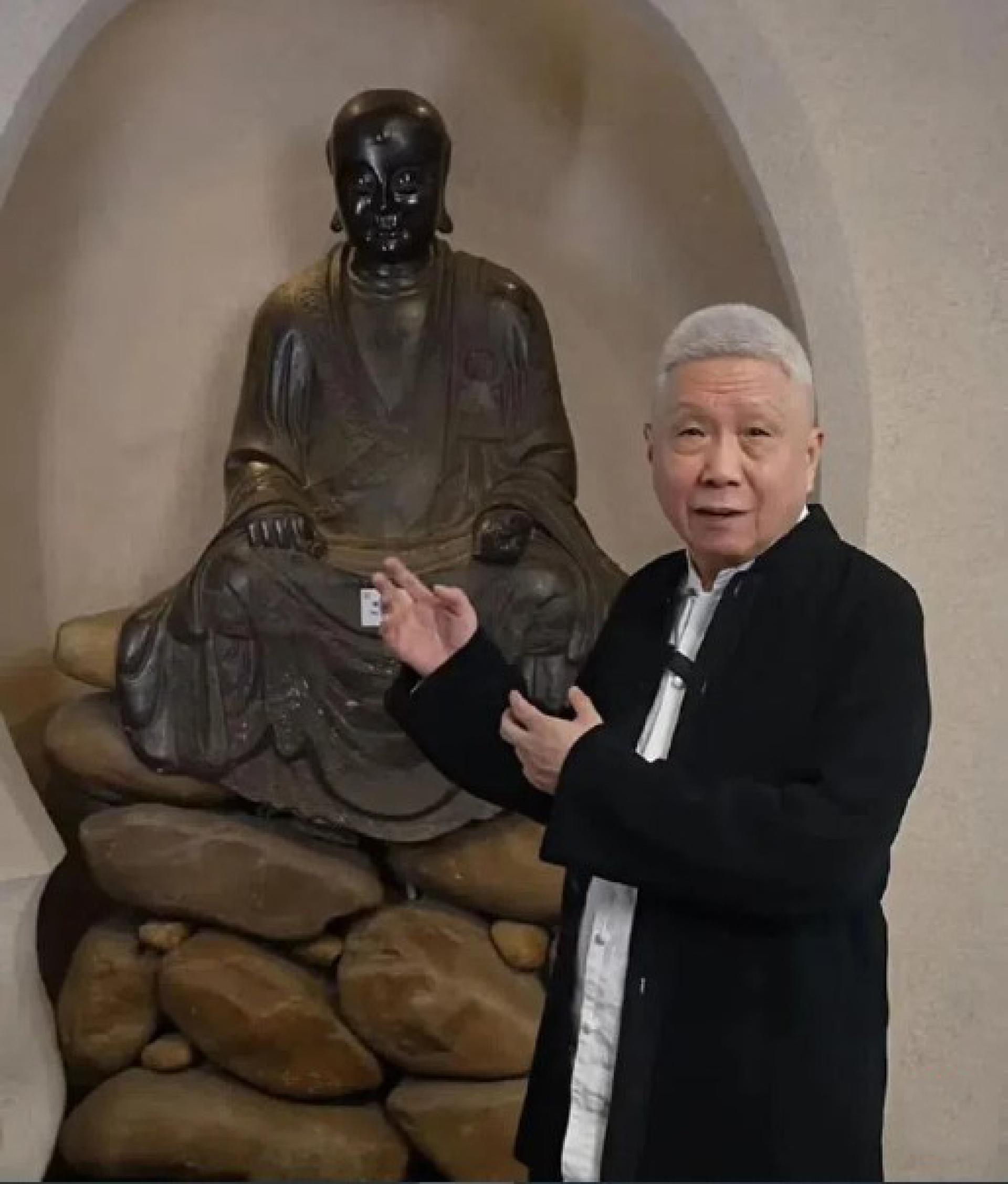 中国知名收藏家马未都星期六（7月4日）晚在社媒发布视频，站在馆内引发热议的佛像前，首度回应相关争议。