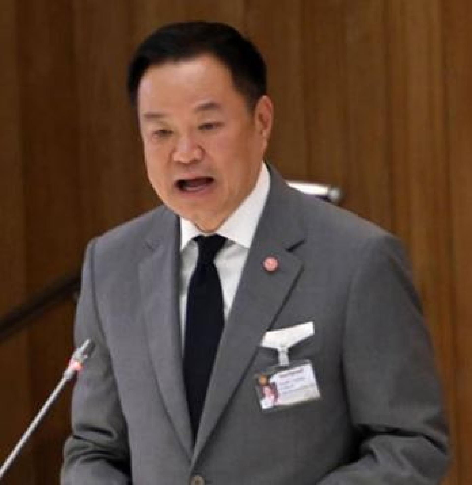 泰国首相阿努廷强调，目前没有立即进行内阁改组的计划，并表示部长的表现应以施政成效作为评估标准，而非媒体曝光率。