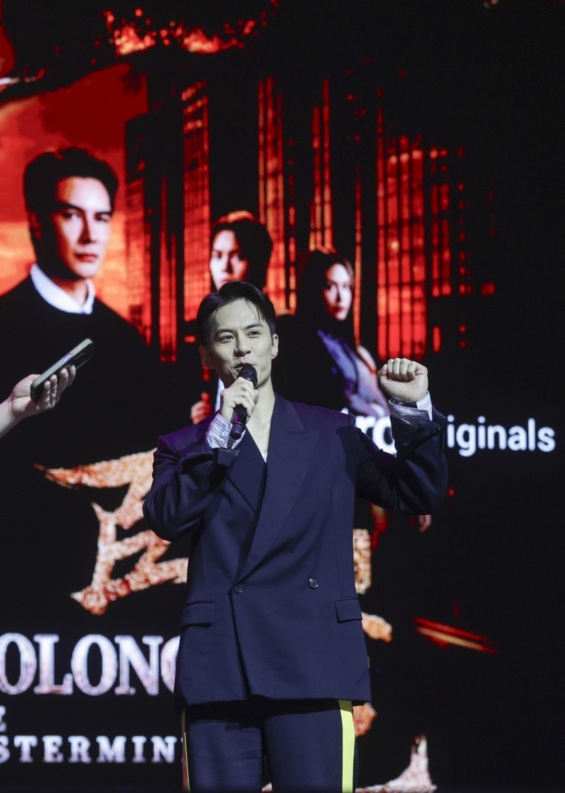朱鉴然在《卧龙》中饰演“现代版诸葛亮”，挑战全程华语对白演出。