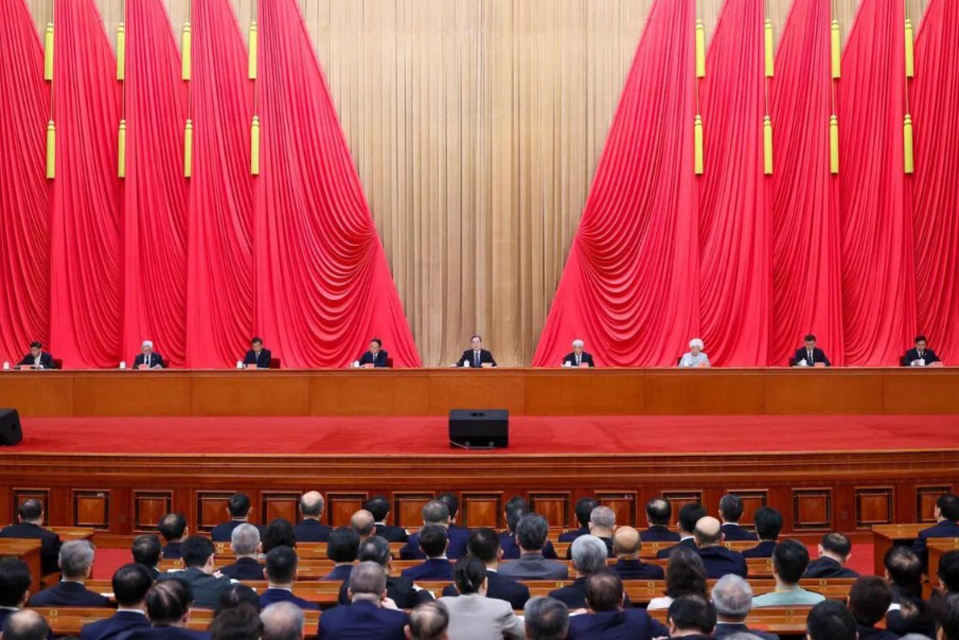 中国两院院士大会第二次全体会议星期四（7月9日）下午在北京举行。中共政治局常委、中国国务院副总理丁薛祥（中）出席会议并讲话。