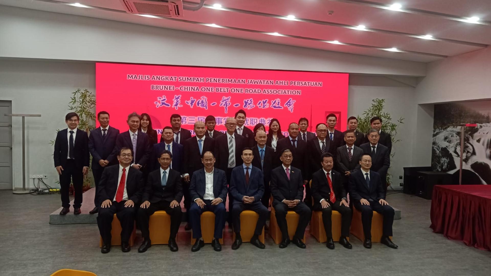 汶莱中国一带一路促进会2025-2027第三届理事会理事与主宾合影