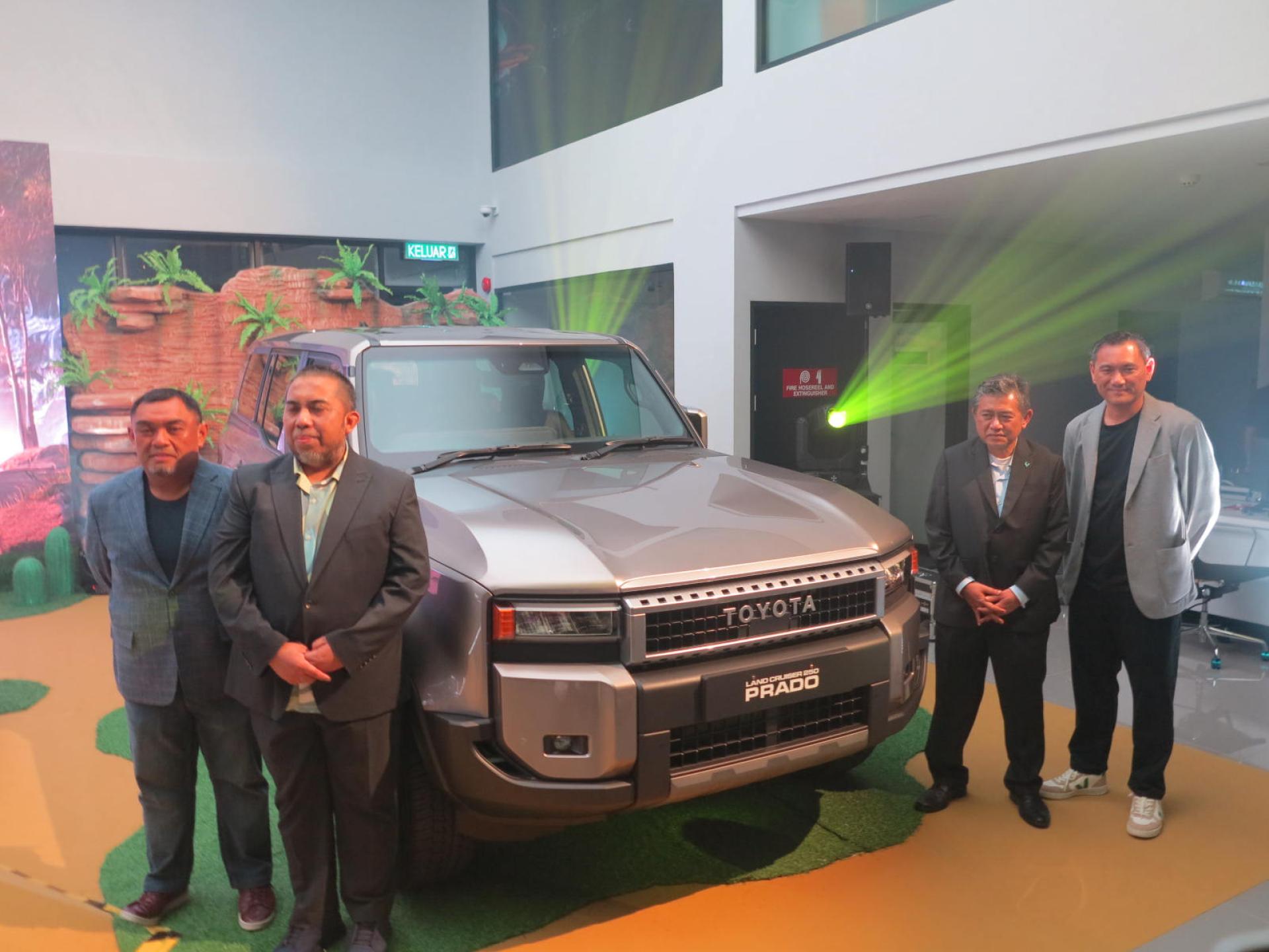 出席嘉宾宾推展Land Cruiser 250 Prado后合影