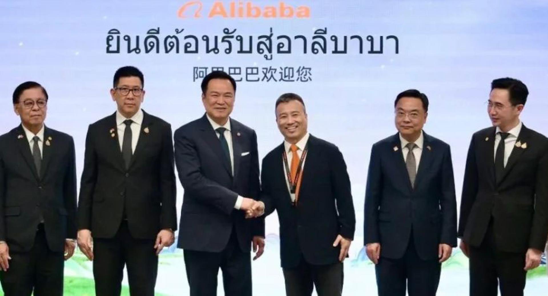 泰国首相阿努廷（左3）参观阿里巴巴集团北京总部。