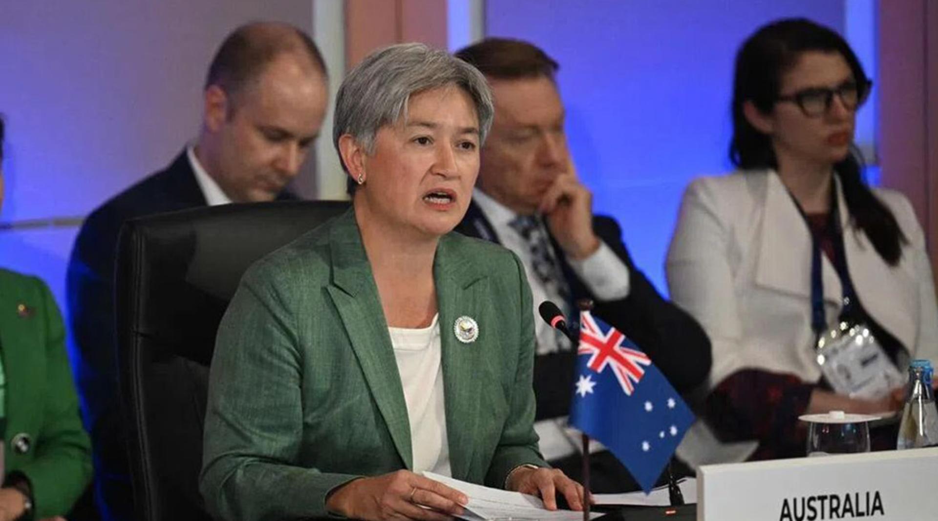 澳洲外长黄英贤在马尼拉出席东盟与澳洲会后部长级会议并发表讲话。