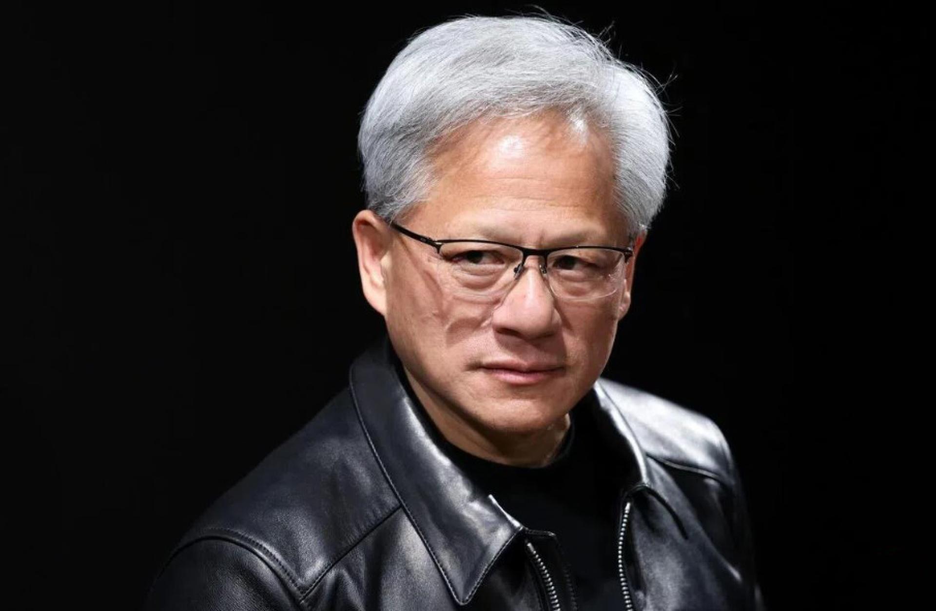 英伟达首席执行官黄仁勋在X发文，强调世界既需要前沿的闭源模型，也需要前沿的开源模型。图为黄仁勋7月16日在日本东京媒体吹风会。