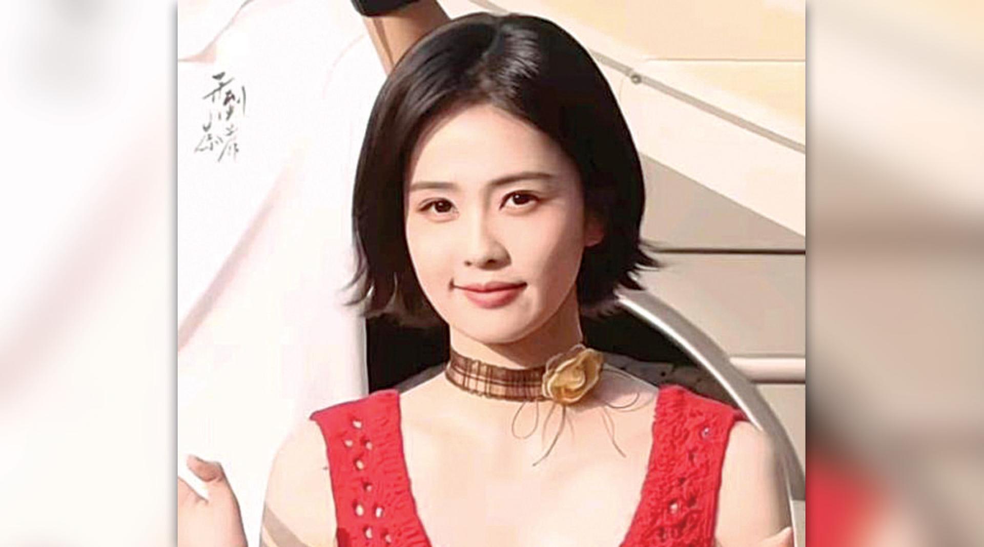 白鹿在《开到茶靡》饰演复仇女。