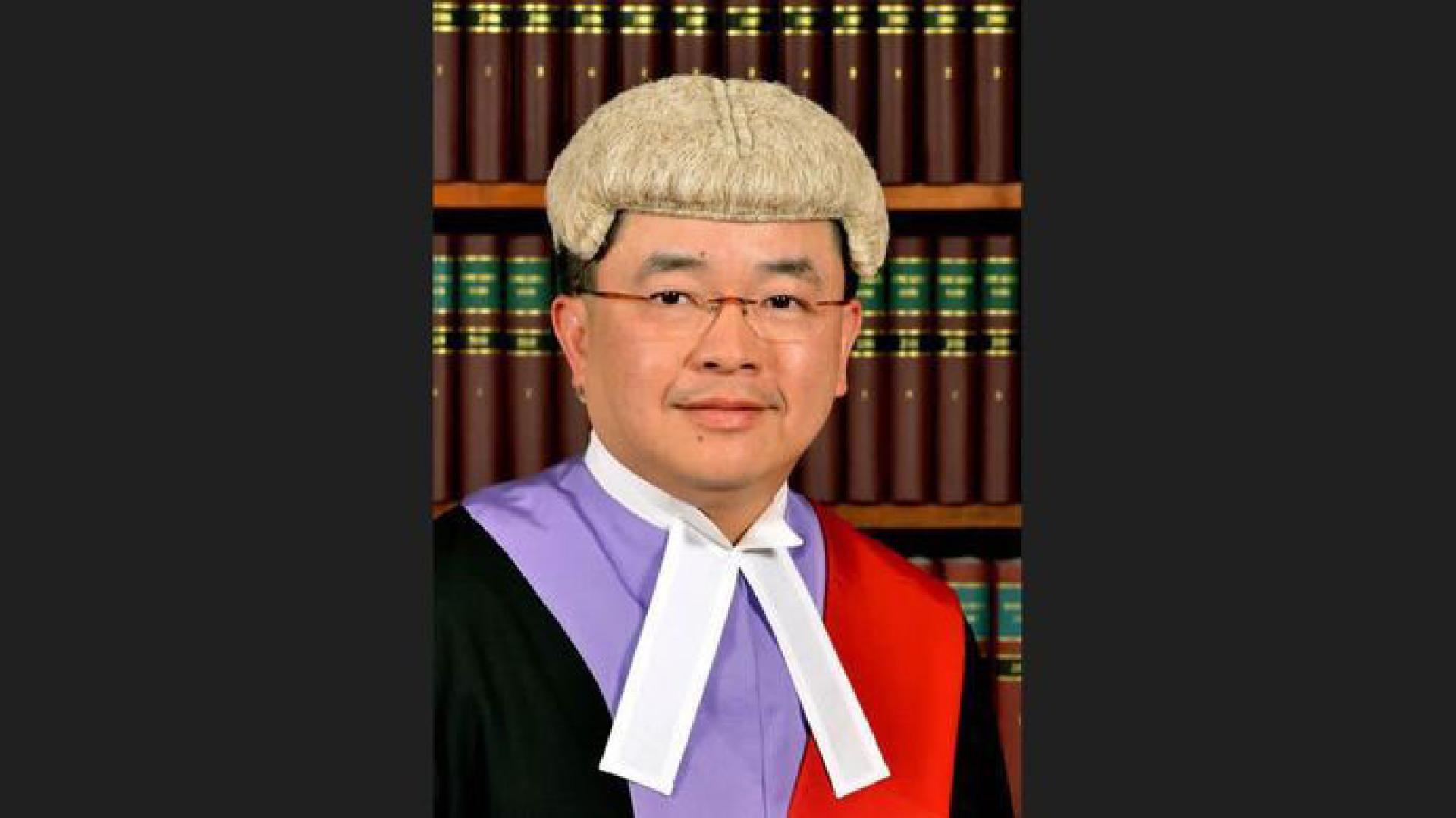 香港高等法院法官陈嘉信被令提早退休。