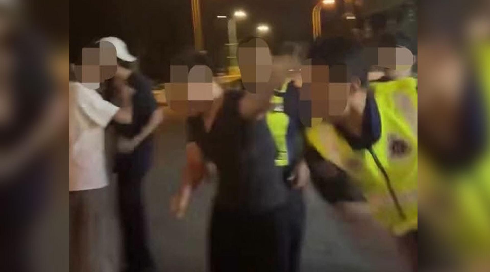 怡保Soho发生警员与民众肢体冲突事故，涉案4名阿富汗籍男子已被捕及控上庭。