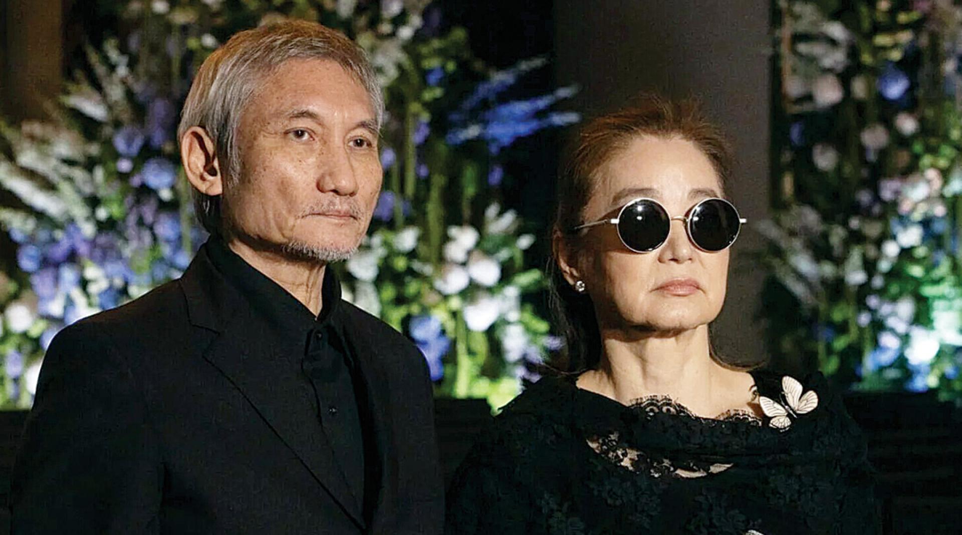 林青霞与徐克在施南生追思会结束后一同接受访问。