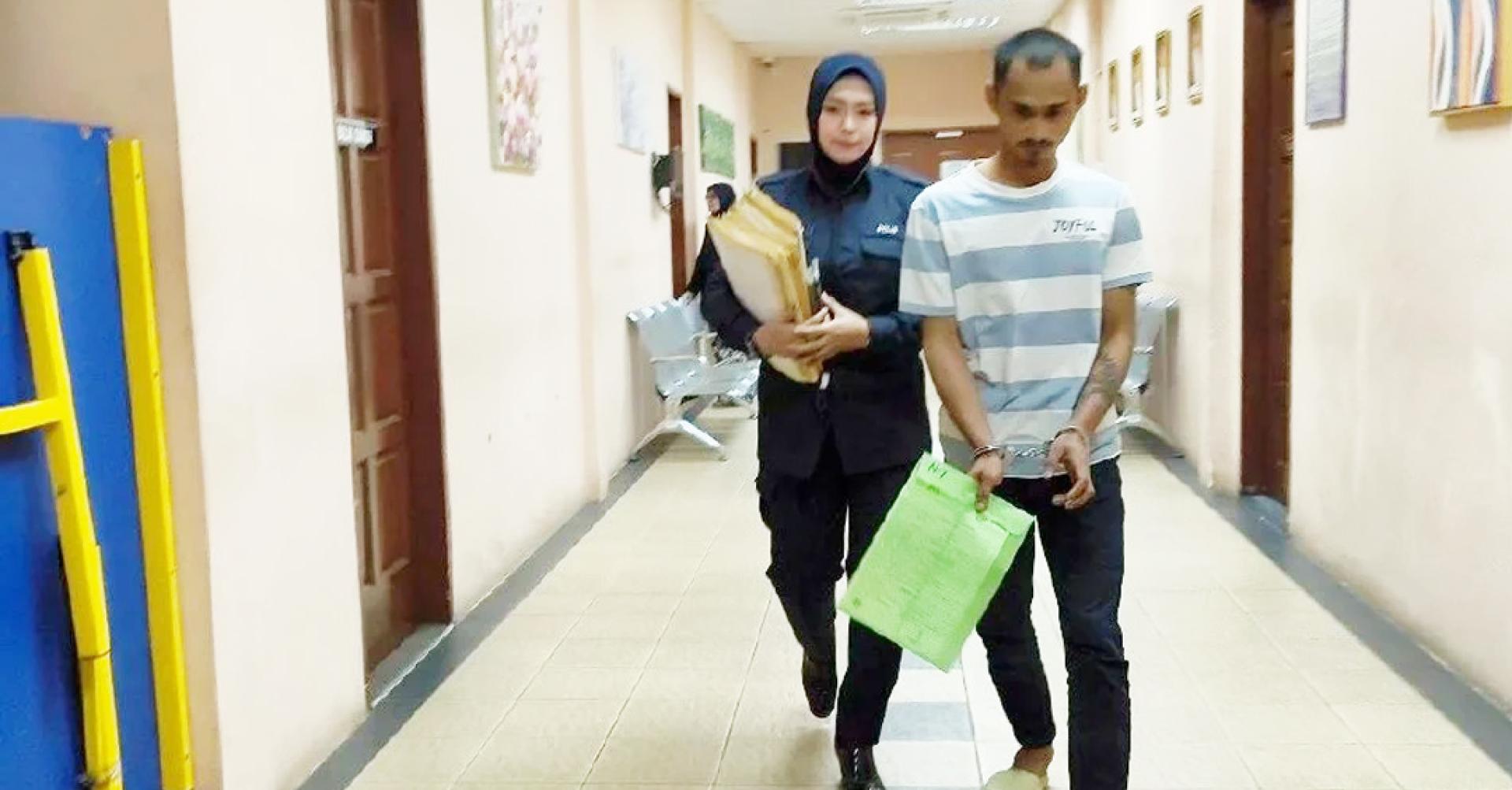被告阿米鲁（26岁）被控于7月10日凌晨3时，在斗湖一处甘榜偷走两件女性内裤及3件女性内衣。（图取自：《每日新闻》）