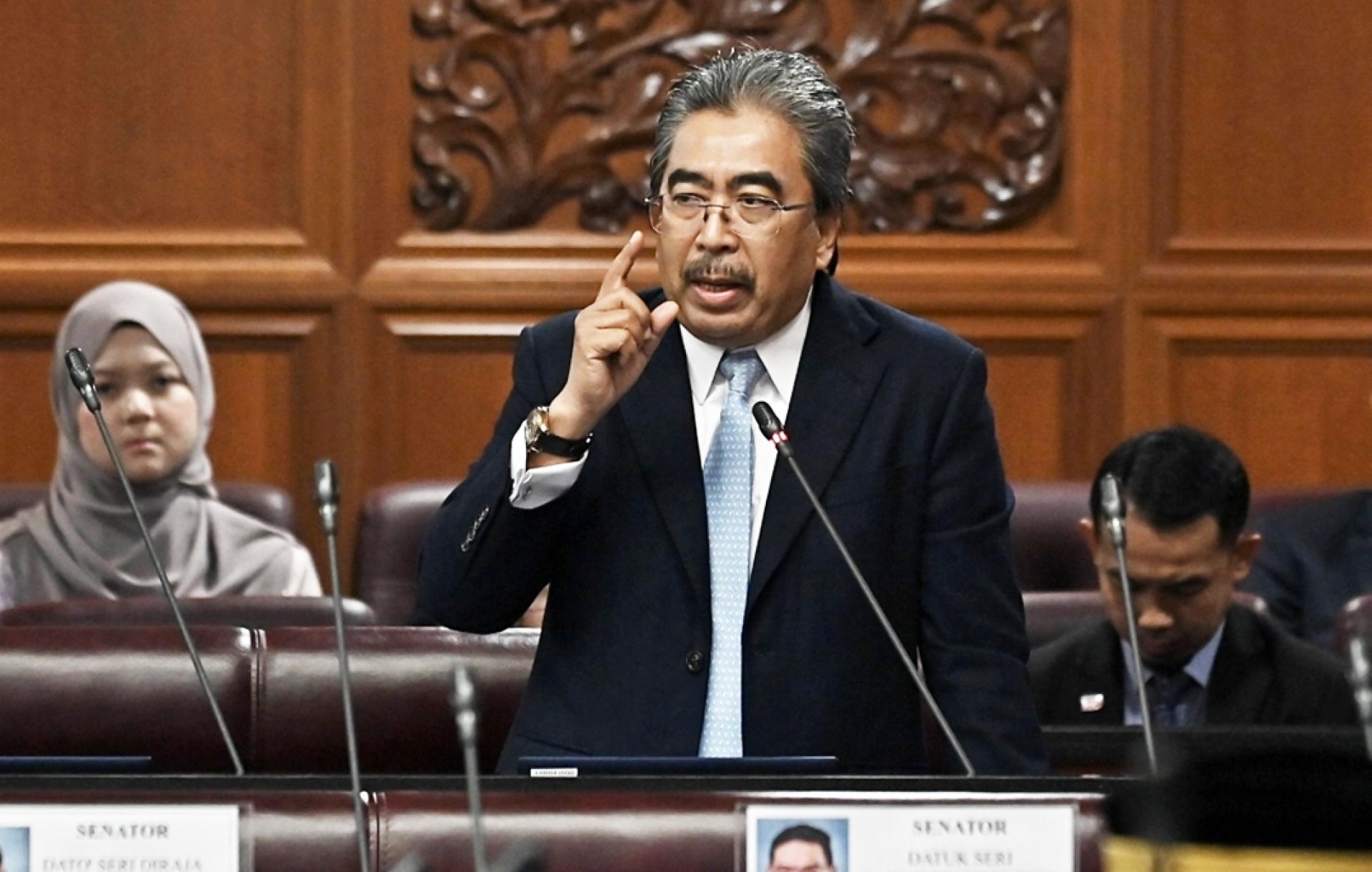 佐哈里：政府正考虑对每辆售出的电动车征收费用，以设立基金，在全国建公共充电网络。
