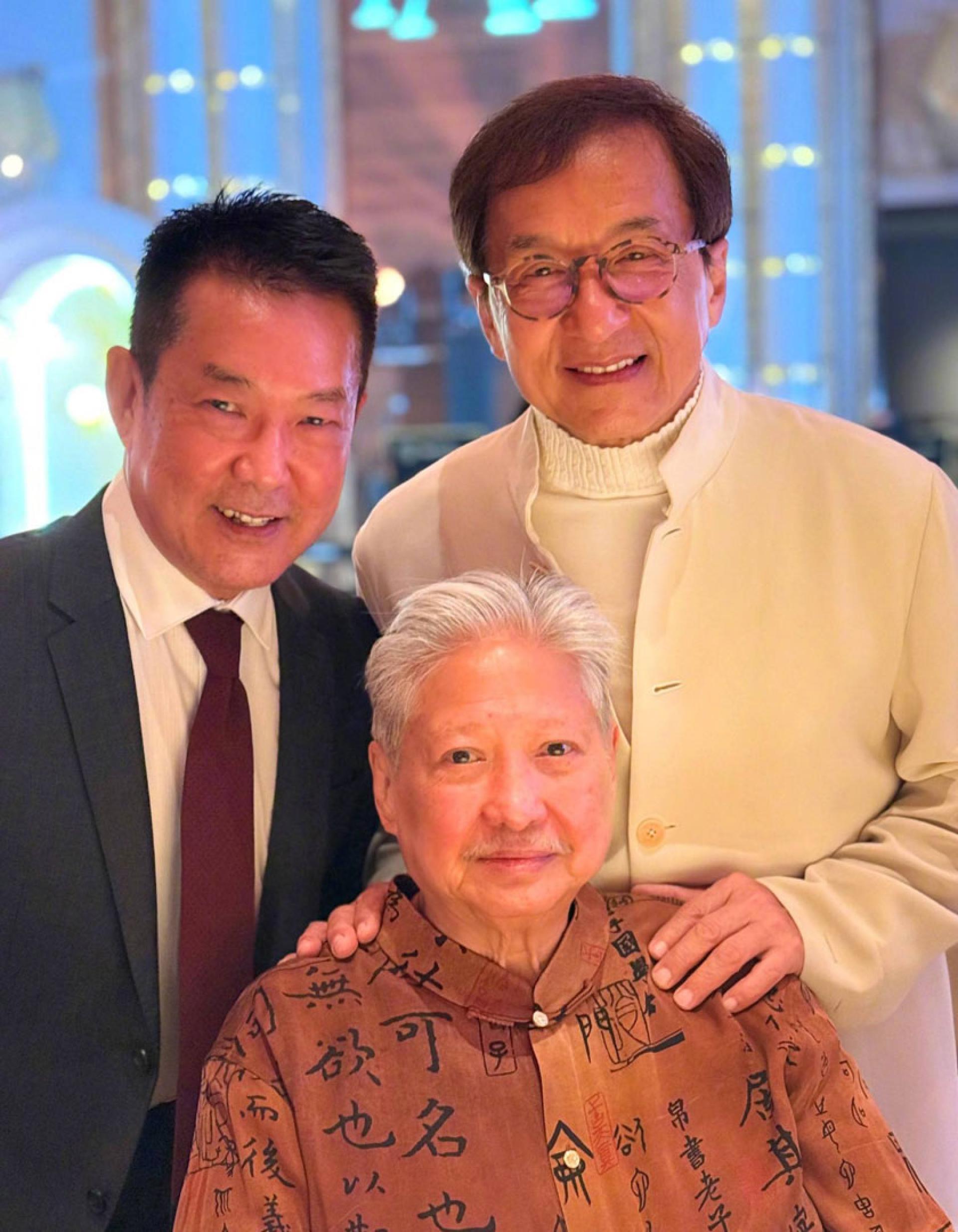 谭咏麟（左起）、成龙曾合作过《龙兄虎弟》，曾志伟是导演之一。