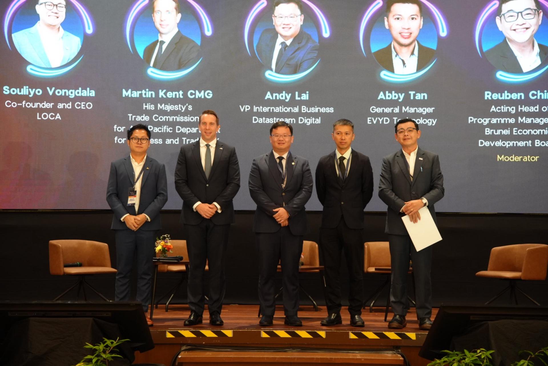 EVYD Technology (EVYD高层与嘉宾合影