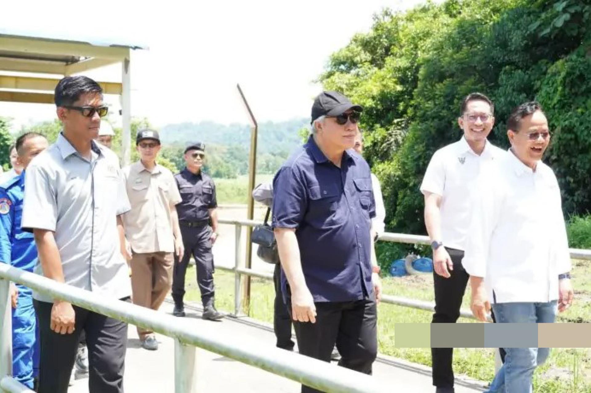 阿旺登雅于2026年8月6日巡视老越特鲁山区域水处理厂。照片来源：Ukas。