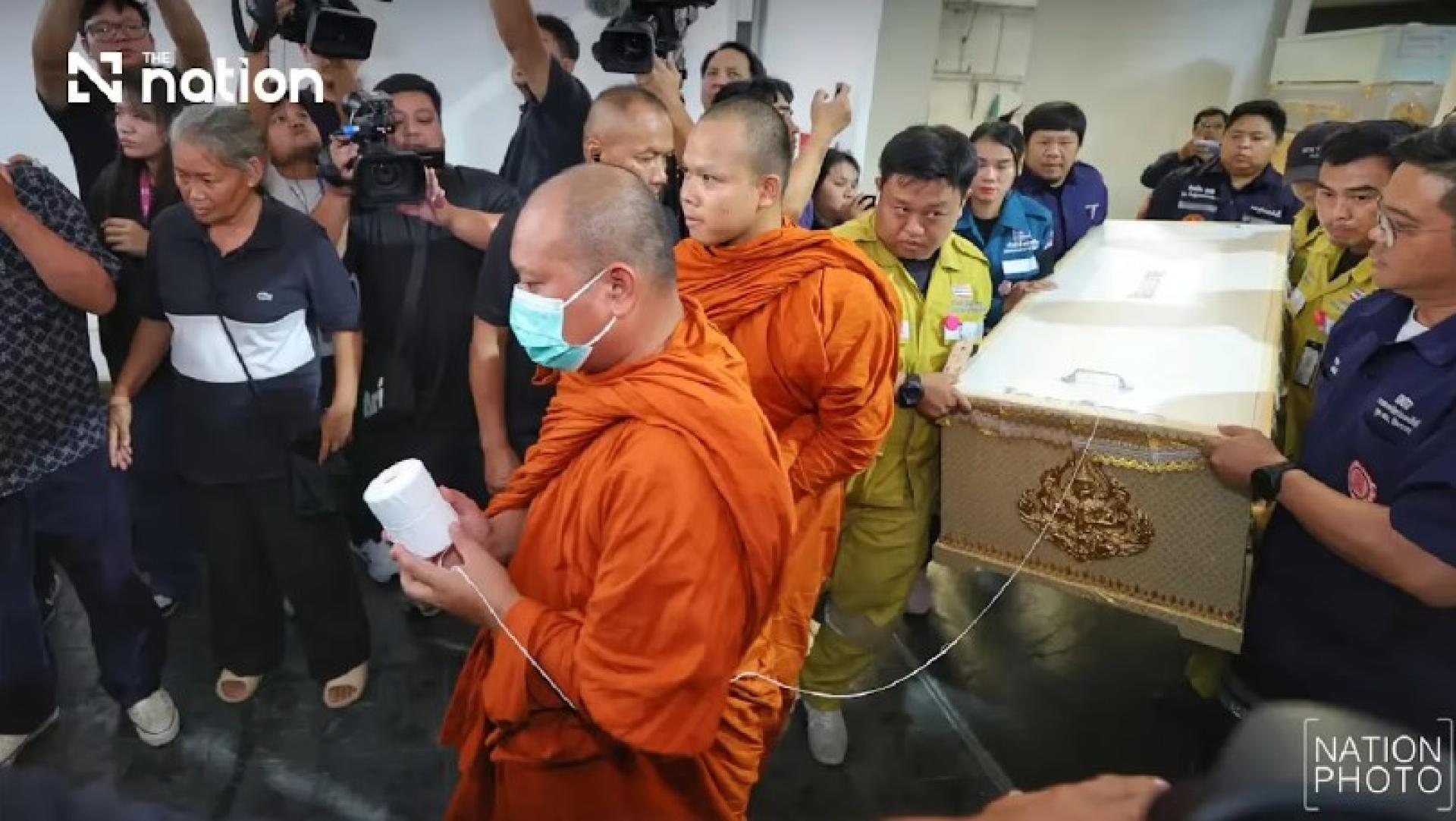 泰国曼谷校园枪击死亡人数增至九人。遇害者家属星期六开始领取遗体。