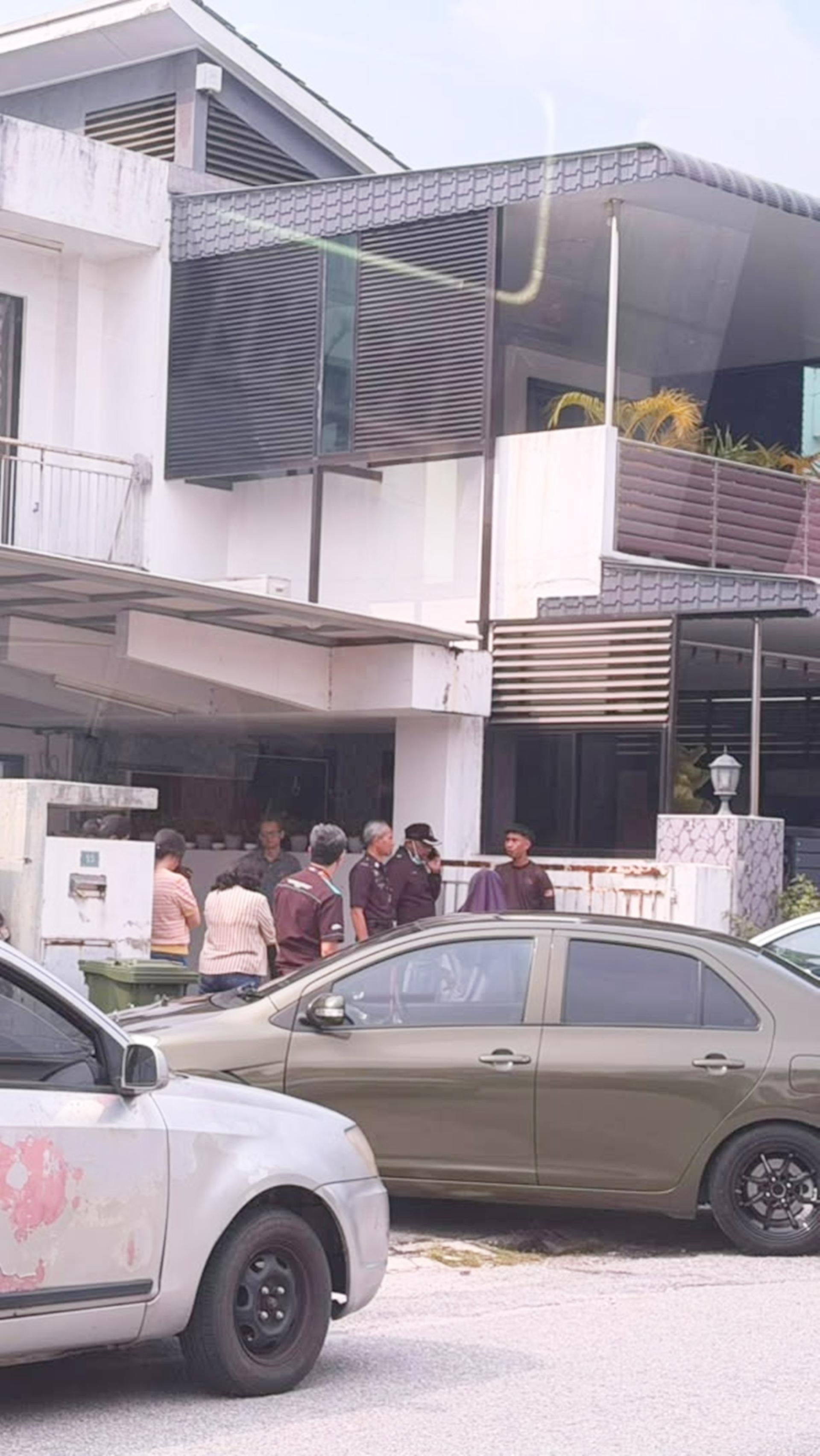 警方接获投报后抵达事发现场展开调查。