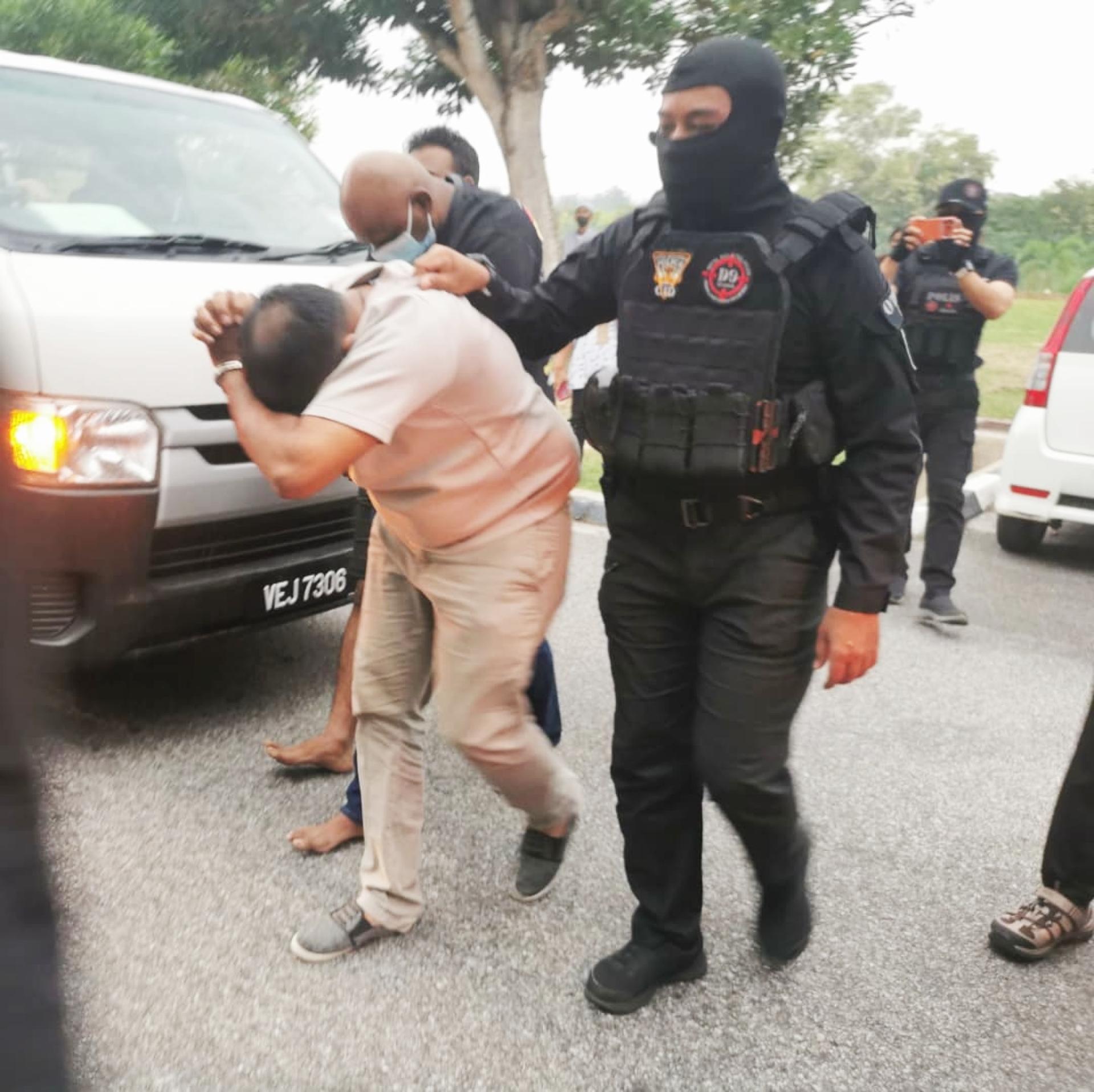 盘踞槟吉两地并涉及多宗刑案的“拉美斯帮”（Geng Rames）3名骨干成员被押往法庭。