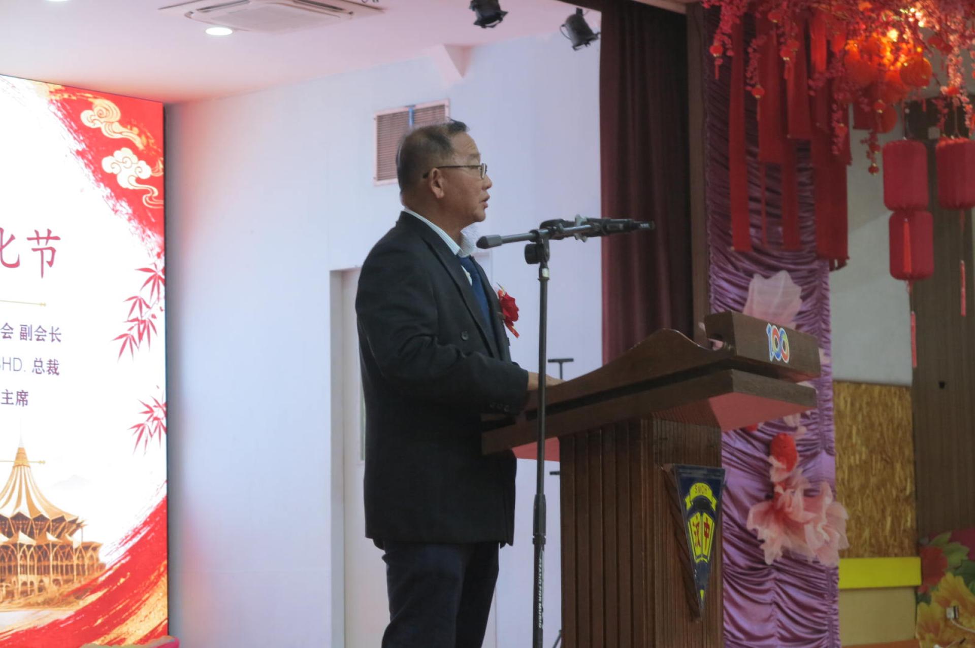 2026年第一届婆罗州红狼文化节大会副主席许信等在会上致词